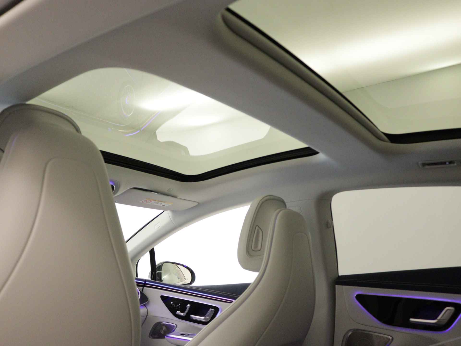 Mercedes-Benz EQE 300 Sport Edition 89 kWh | Verwarmde en geklimatiseerde stoelen vooraan | Geluidspersonalisatie | Premium Pack | KEYLESS GO-pakket | Digital light | Burmester® 3D-Surround sound system | Parkeerpakket met 360° camera's | - 34/35