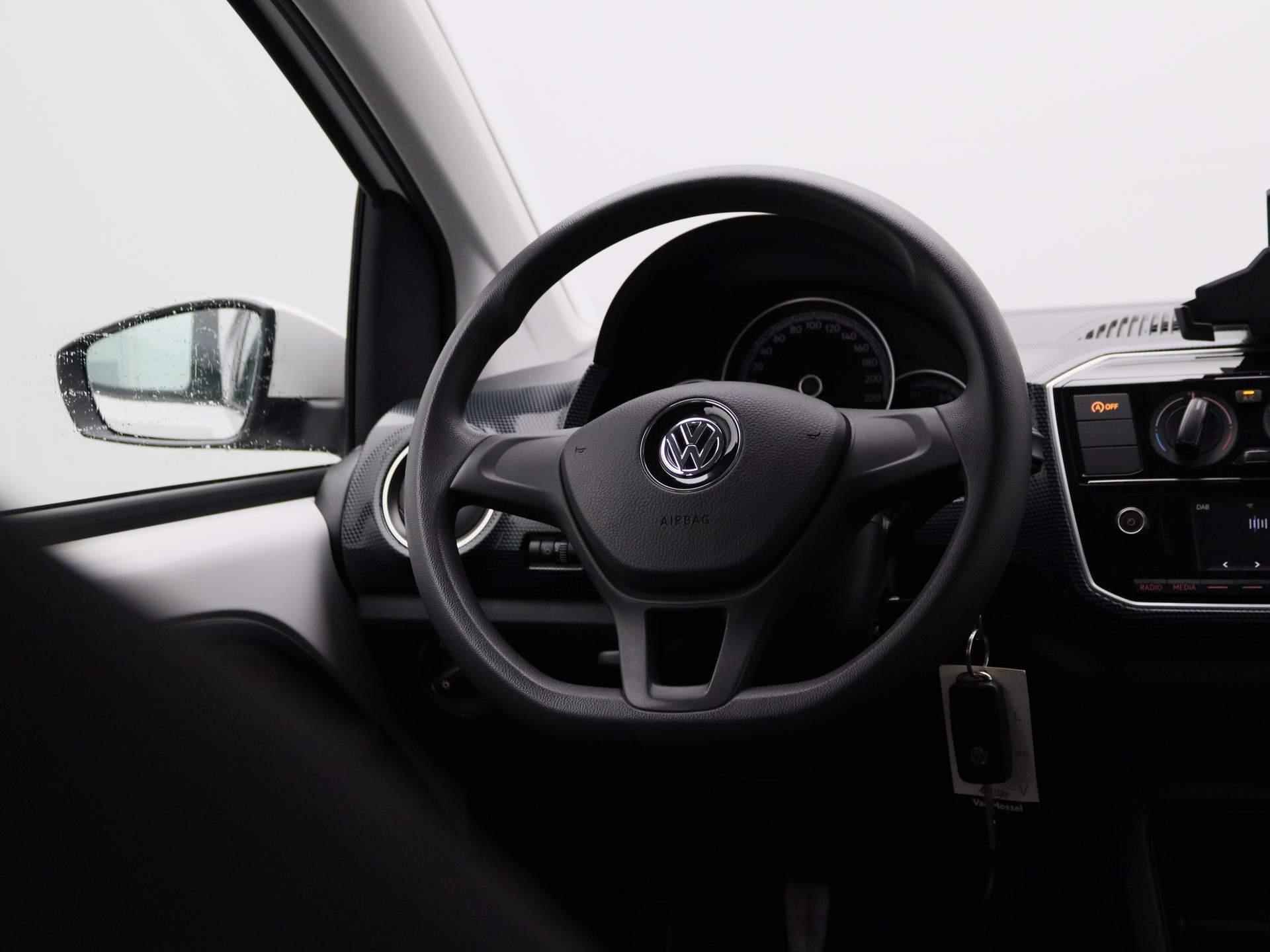 Volkswagen Up! 1.0 BMT move up! 60 PK | Airco | Maps & More | DAB | Bluetooth | Elektrische Ramen | - 12/25