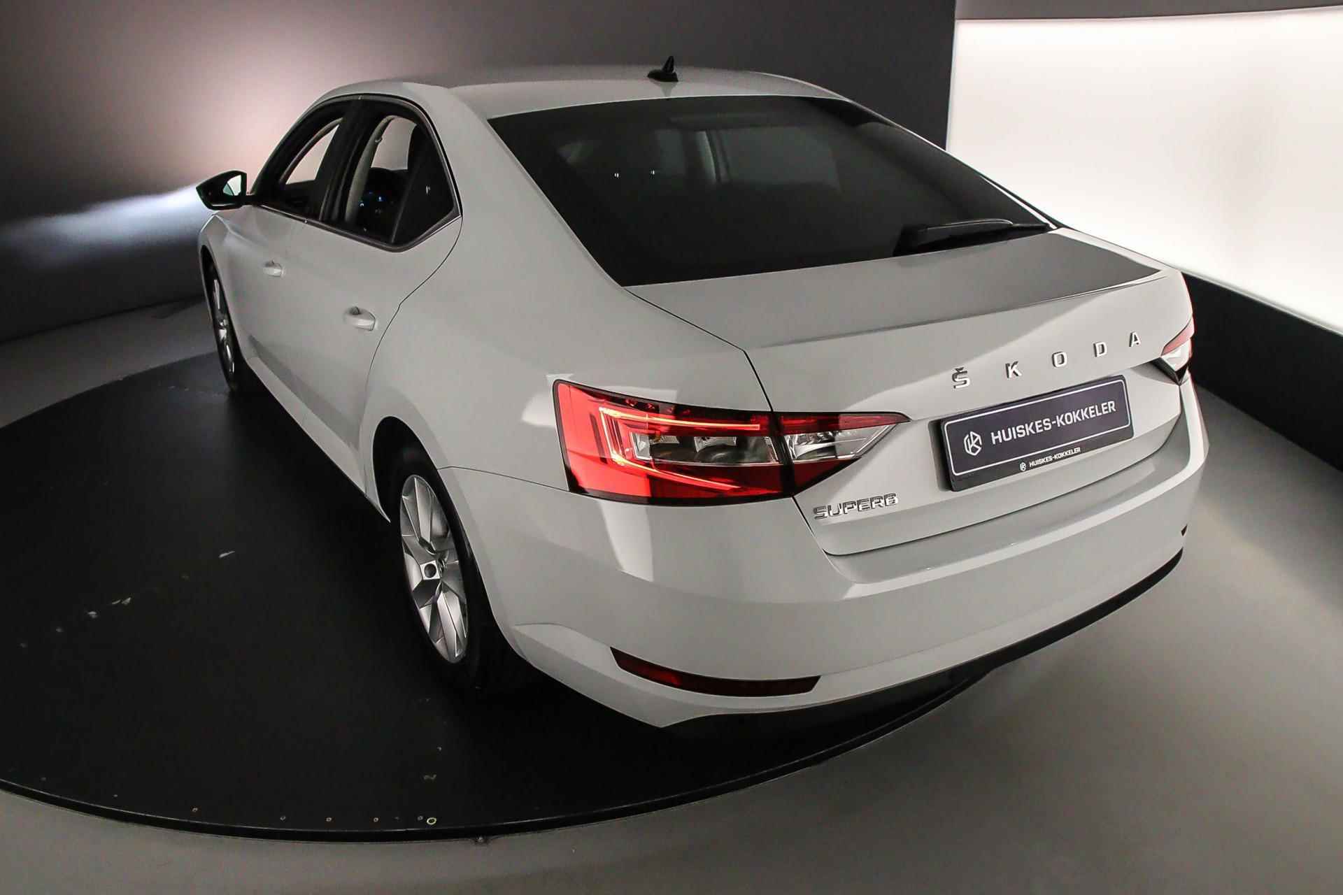 Škoda Superb Business Edition Plus 1.5 TSI 150pk DSG Automaat Achteruitrijcamera, Navigatie, Airco, Cruise control, Parkeersensoren, DAB, LED verlichting, App connect, Keyless entry/start - 38/45