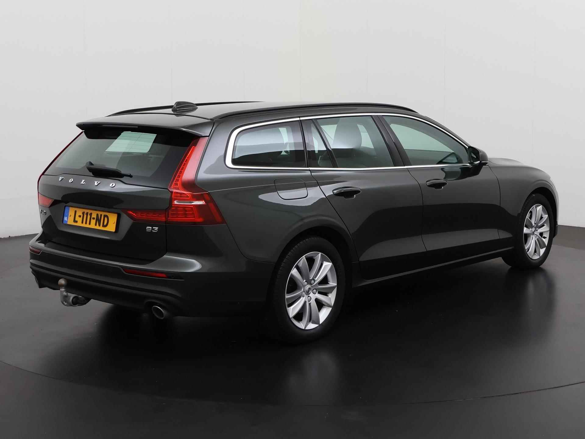 Volvo V60 2.0 B3 Momentum Business | Trekhaak | Camera | Adaptief Cruise | Zondag Open! - 4/37