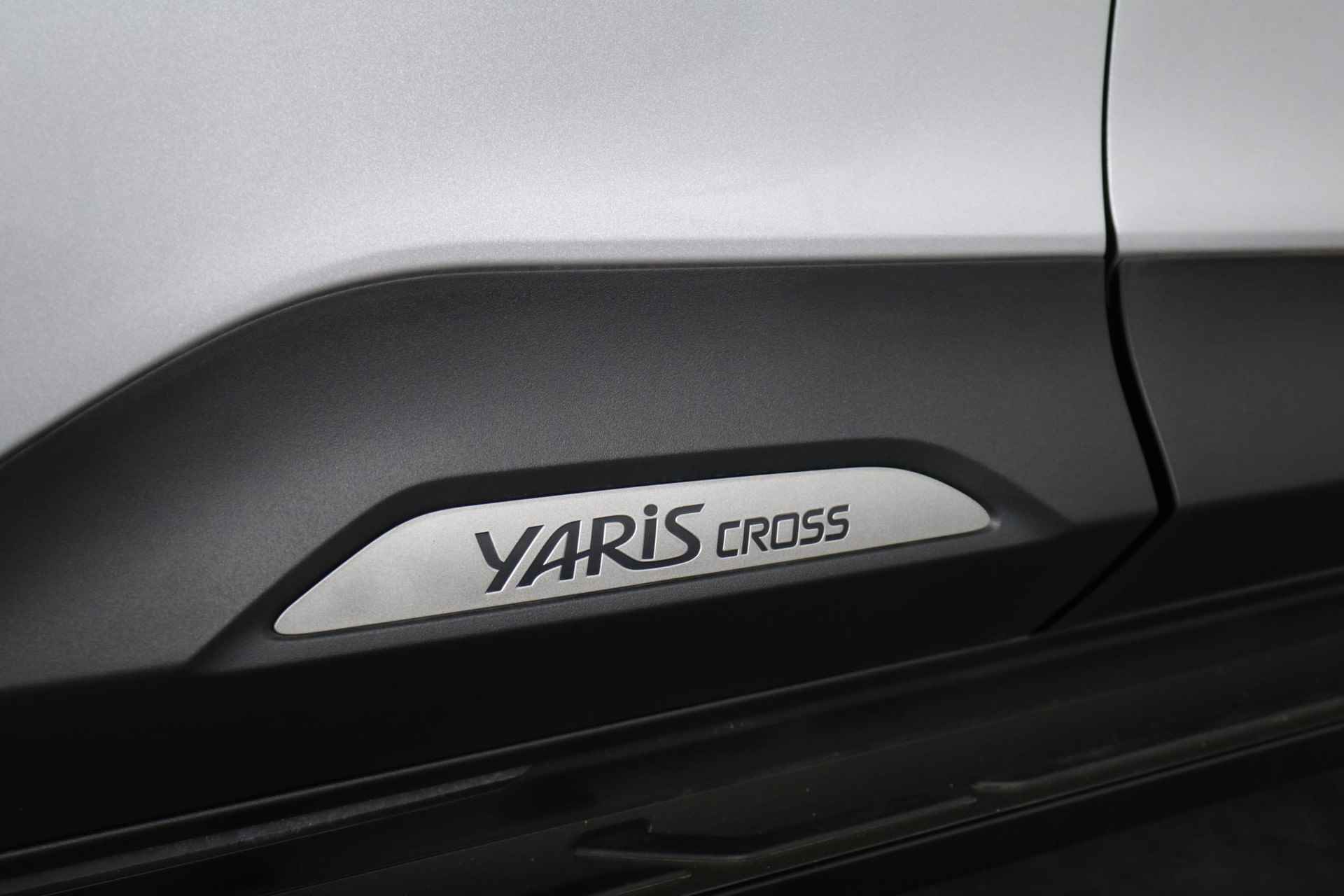 Toyota Yaris Cross 1.5 Hybrid Adventure Bi-tone, Treeplanken, 18" LM - 20/46
