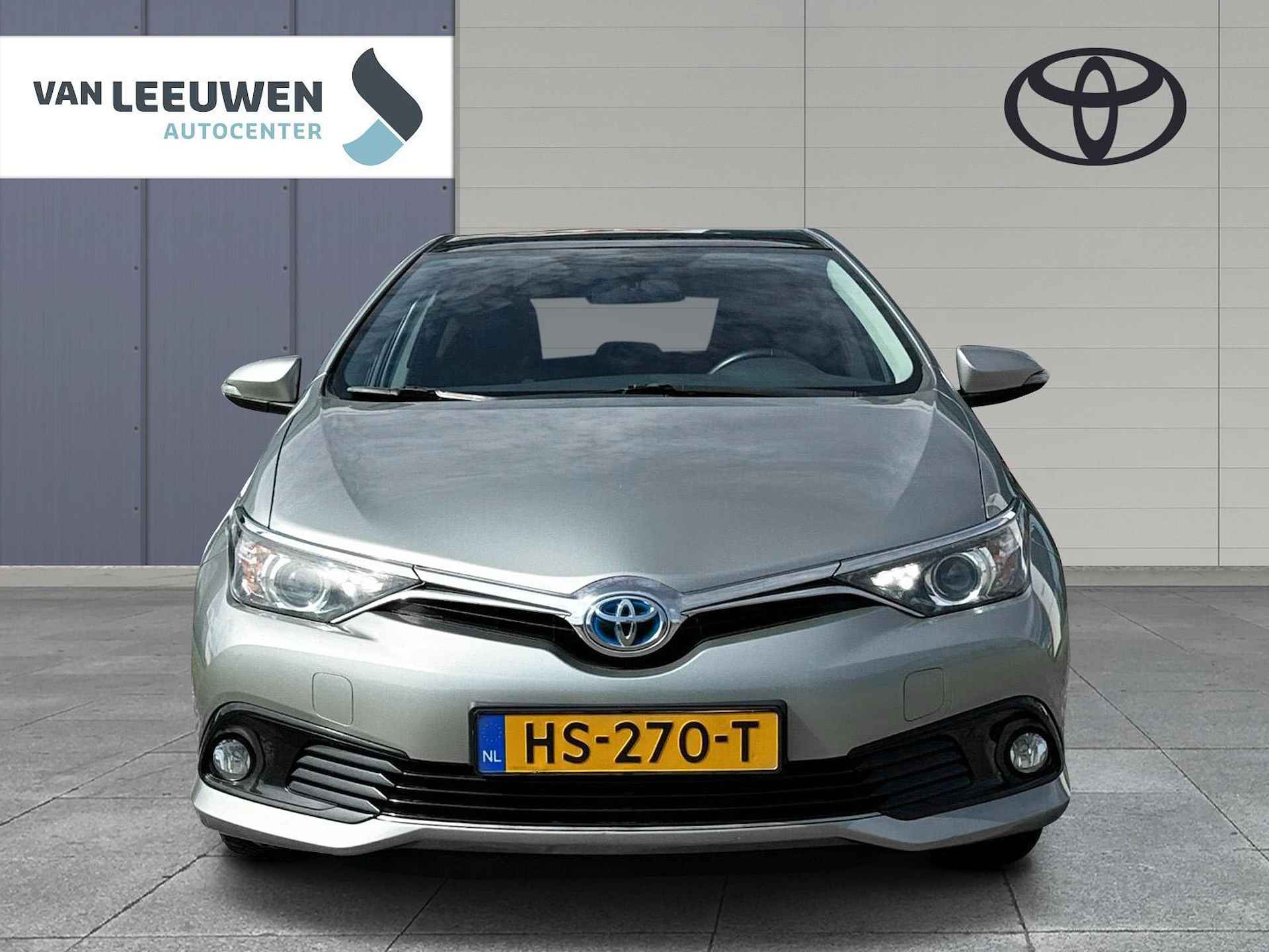 Toyota Auris 1.8 Hybrid Lease - 2/18