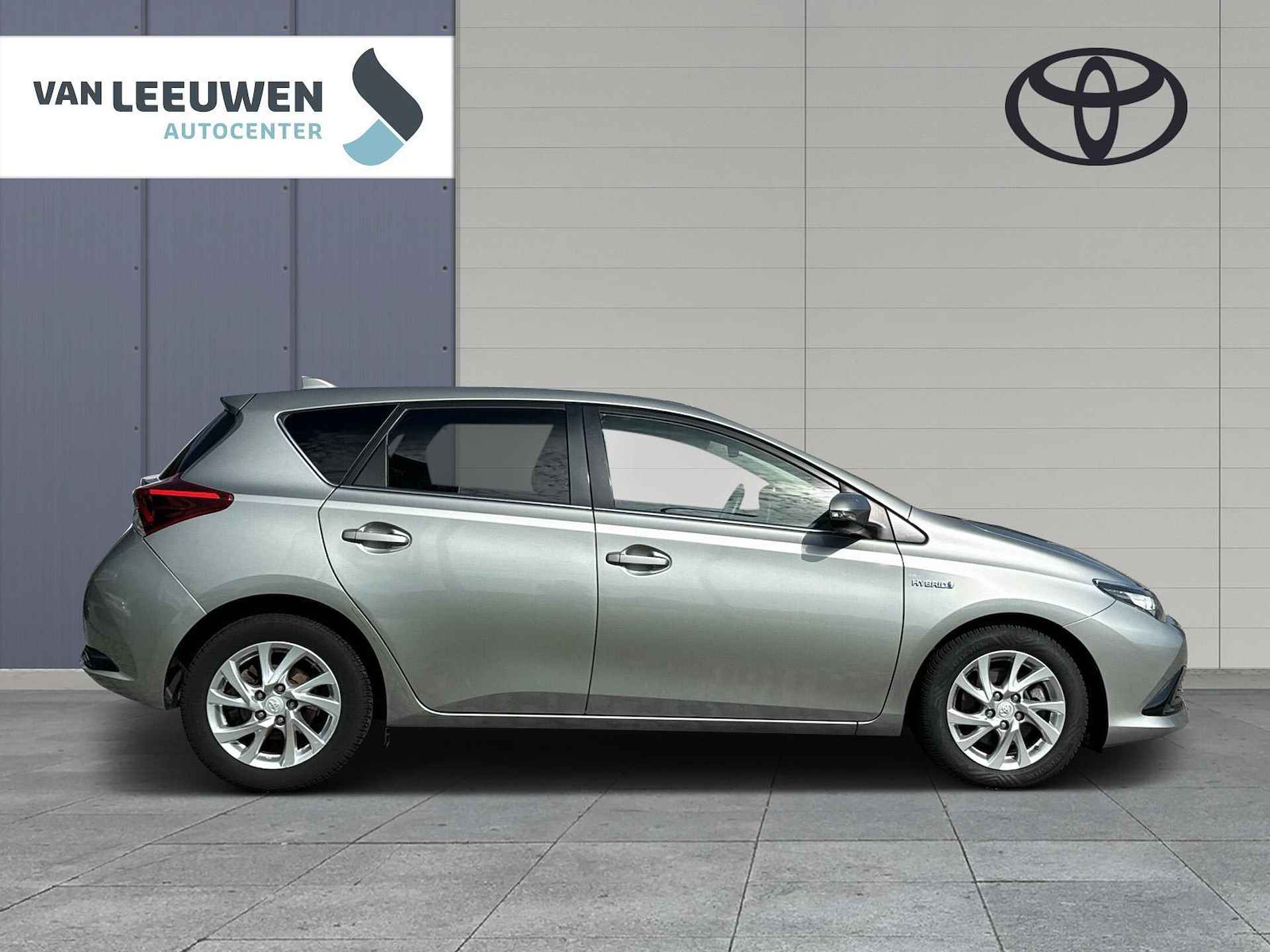 Toyota Auris 1.8 Hybrid Lease - 4/18