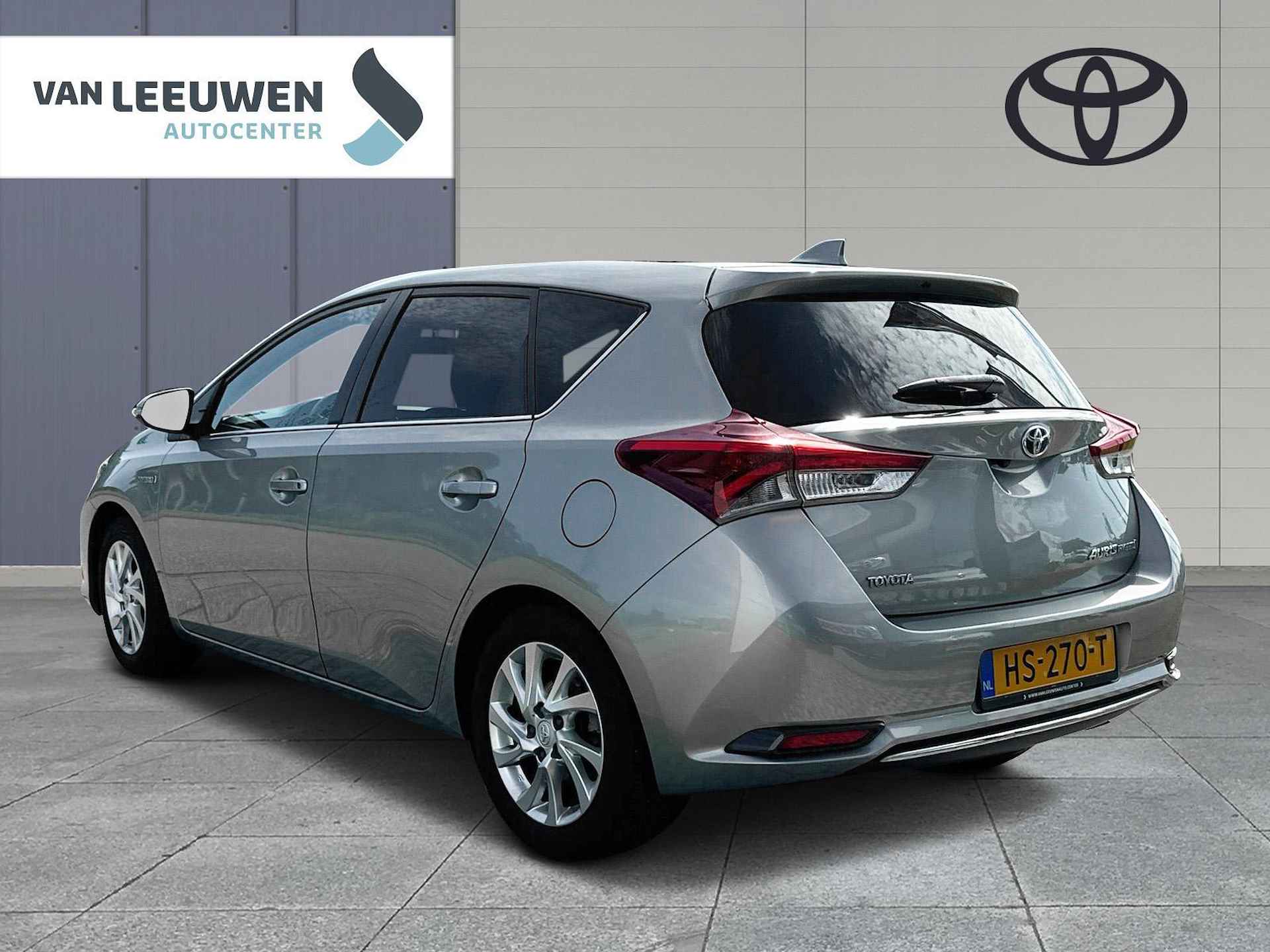 Toyota Auris 1.8 Hybrid Lease - 7/18