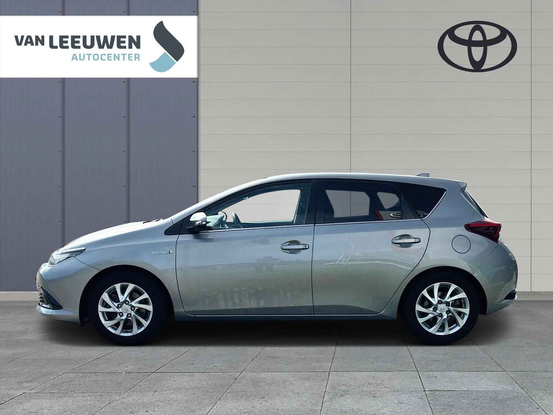 Toyota Auris 1.8 Hybrid Lease - 8/18