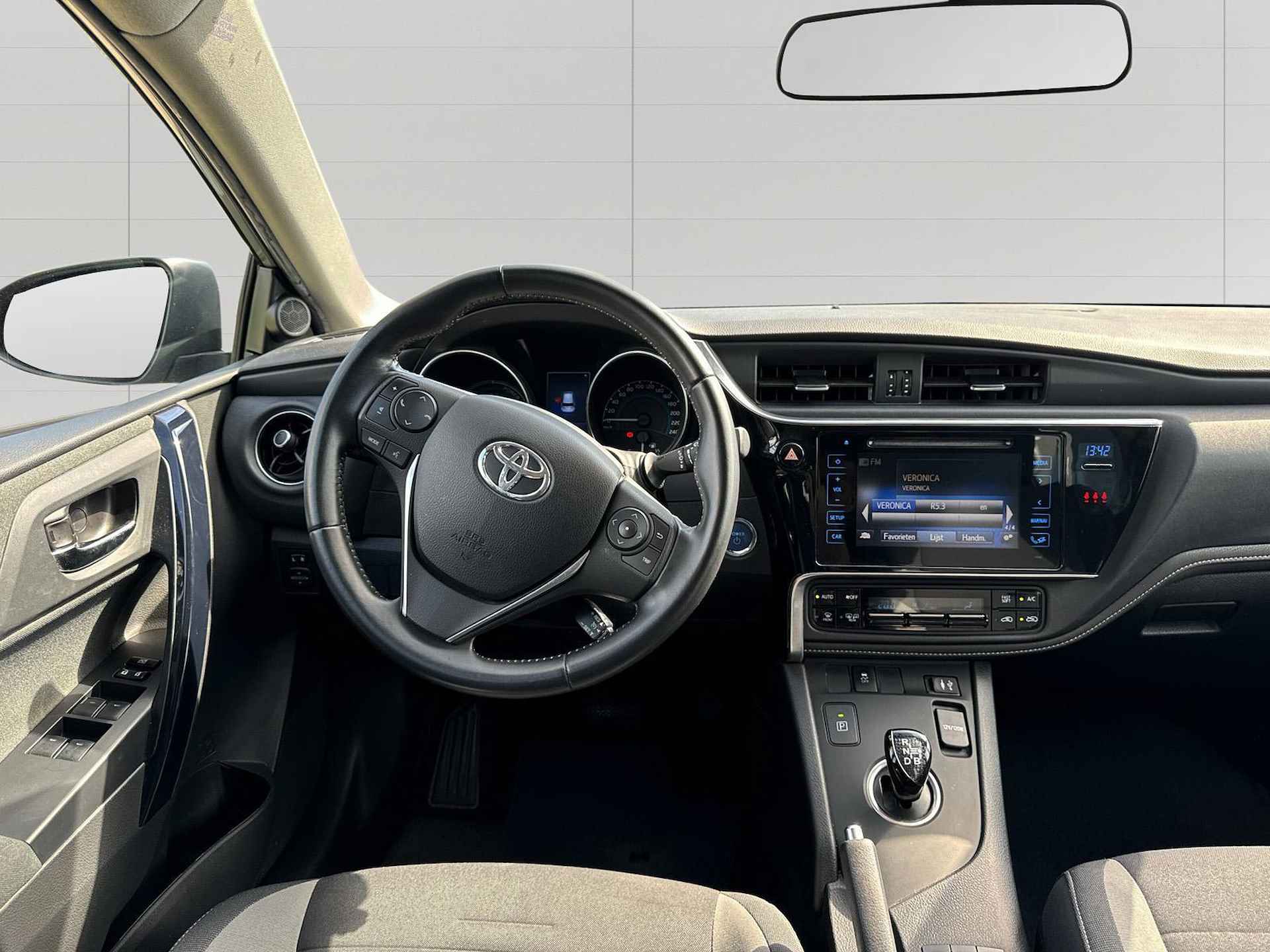 Toyota Auris 1.8 Hybrid Lease - 12/18