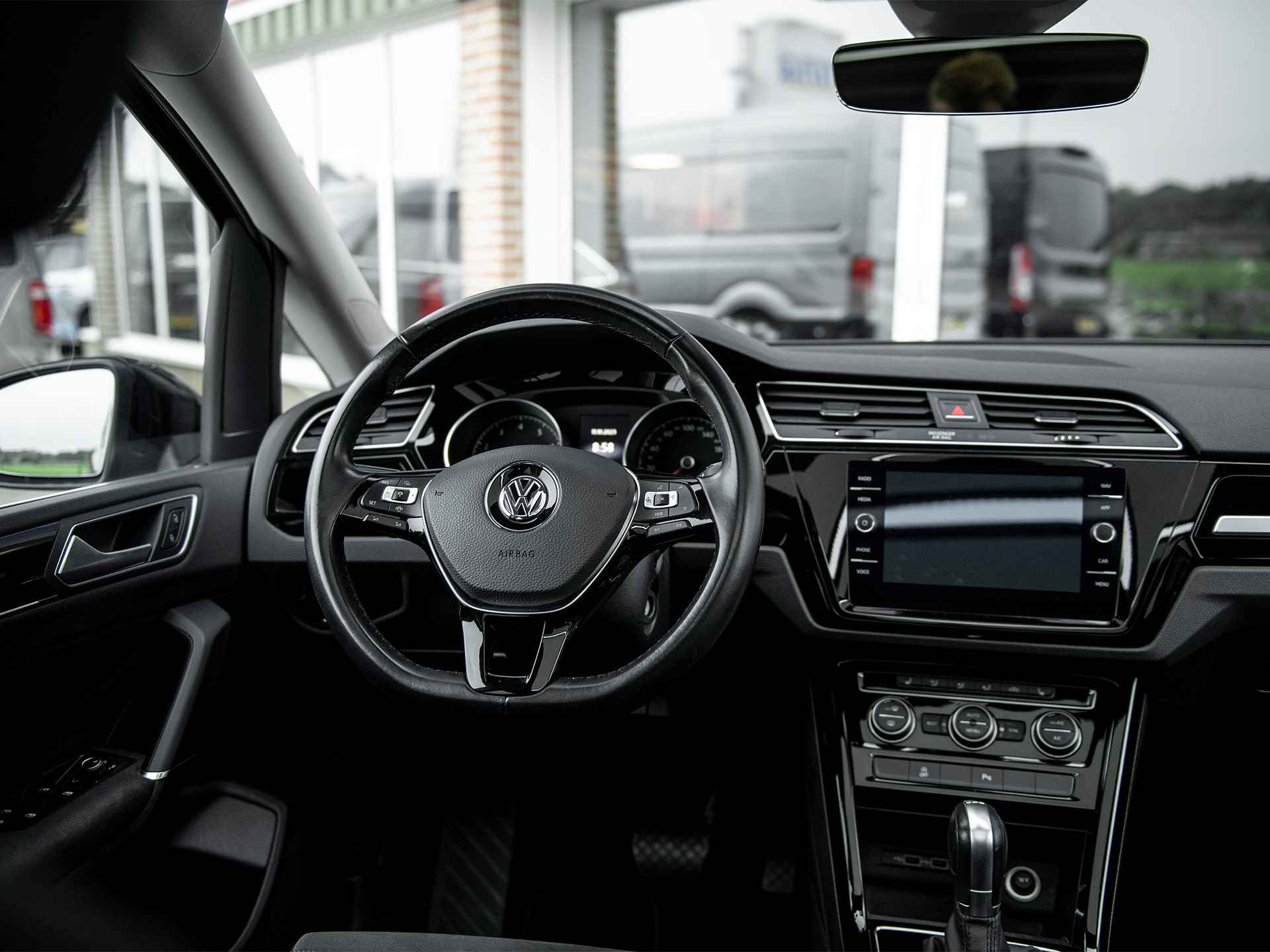 Volkswagen Touran 1.5TSi 150pk DSG Highline 7p | Panorama schuif-/kanteldak | ErgoActive stoel | Navi | Camera | LED verlichting | Stoelverwarming | Spiegelpakket | Safety pakket - 10/51