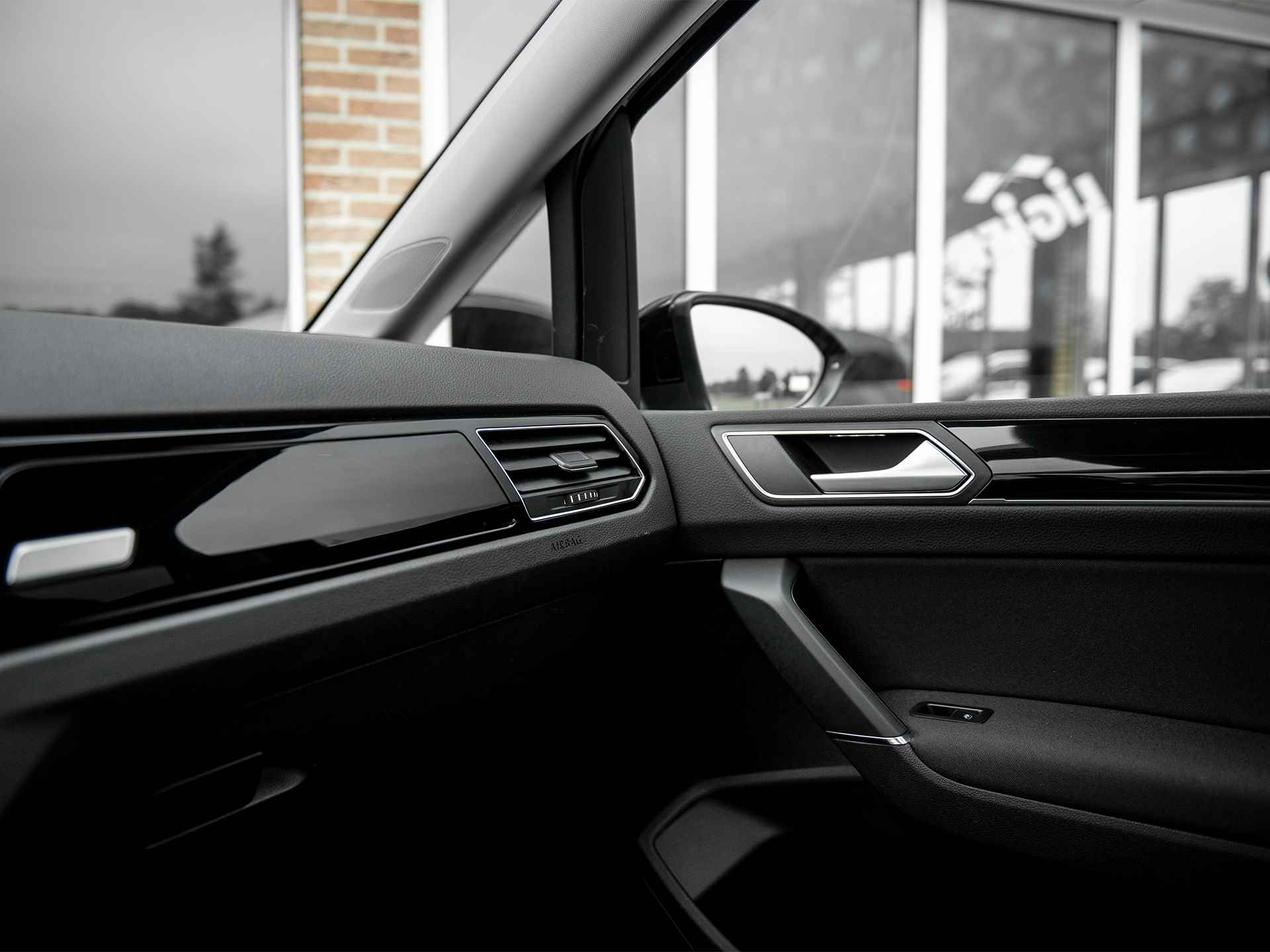 Volkswagen Touran 1.5TSi 150pk DSG Highline 7p | Panorama schuif-/kanteldak | ErgoActive stoel | Navi | Camera | LED verlichting | Stoelverwarming | Spiegelpakket | Safety pakket - 19/51