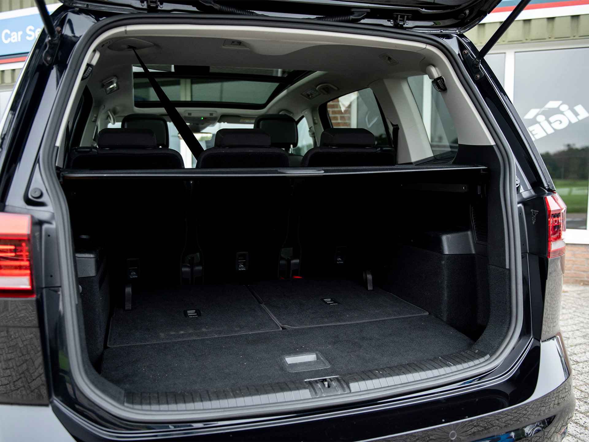 Volkswagen Touran 1.5TSi 150pk DSG Highline 7p | Panorama schuif-/kanteldak | ErgoActive stoel | Navi | Camera | LED verlichting | Stoelverwarming | Spiegelpakket | Safety pakket - 40/51