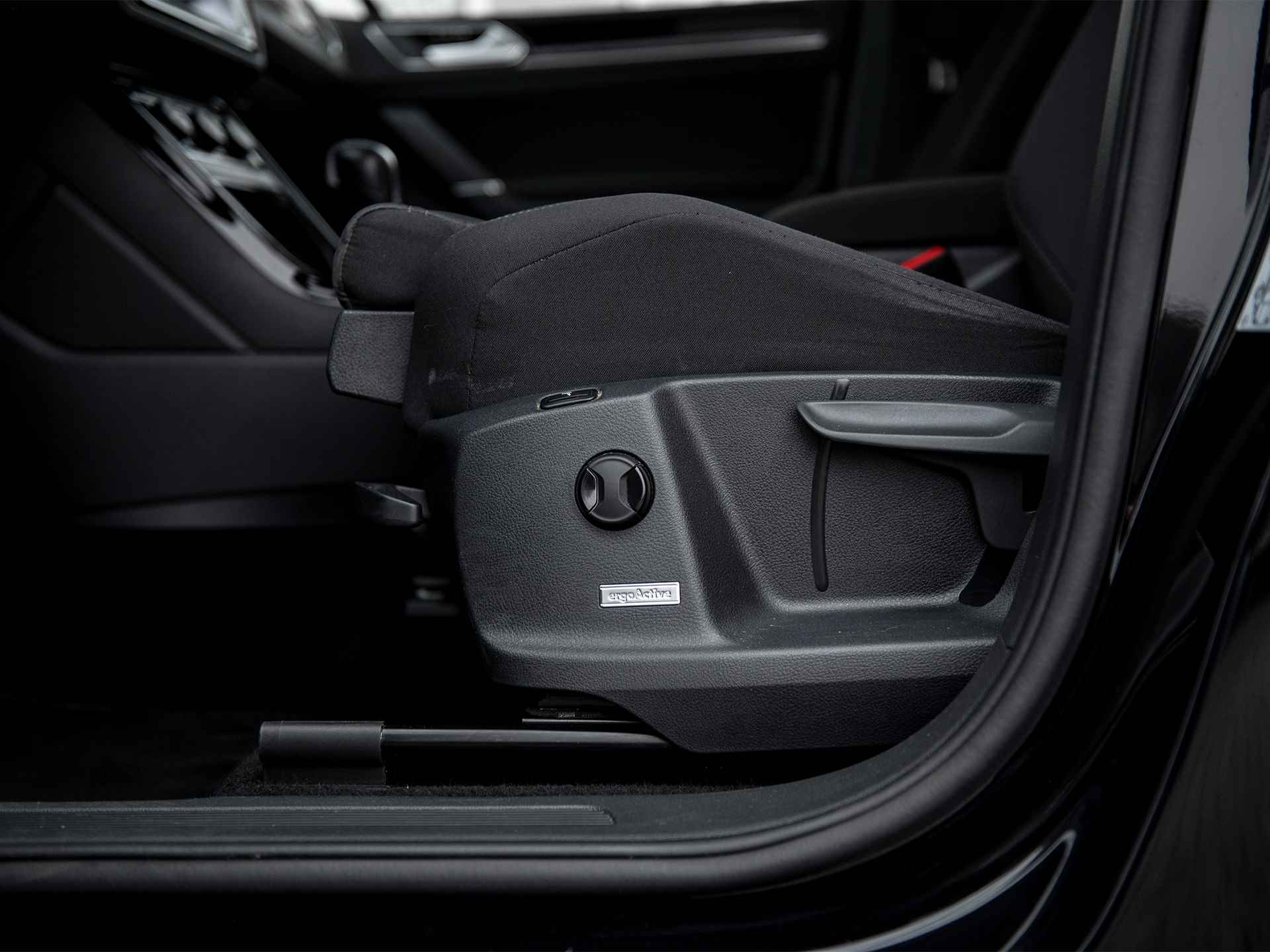 Volkswagen Touran 1.5TSi 150pk DSG Highline 7p | Panorama schuif-/kanteldak | ErgoActive stoel | Navi | Camera | LED verlichting | Stoelverwarming | Spiegelpakket | Safety pakket - 47/51