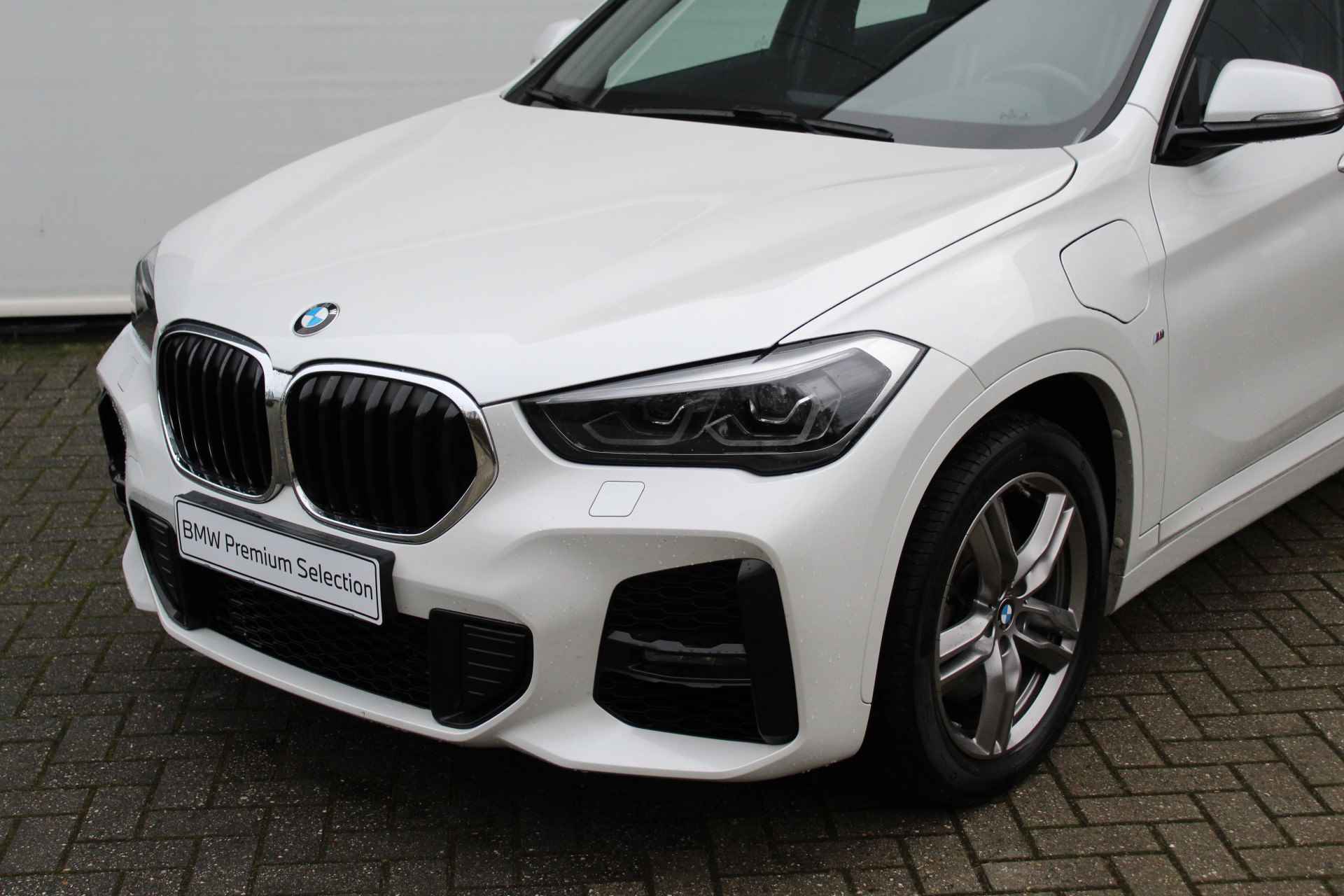 BMW X1 xDrive25e M Sport Automaat / Trekhaak / Sportstoelen / LED / Stoelverwarming / PDC achter / Navigatie / Cruise Control - 3/32