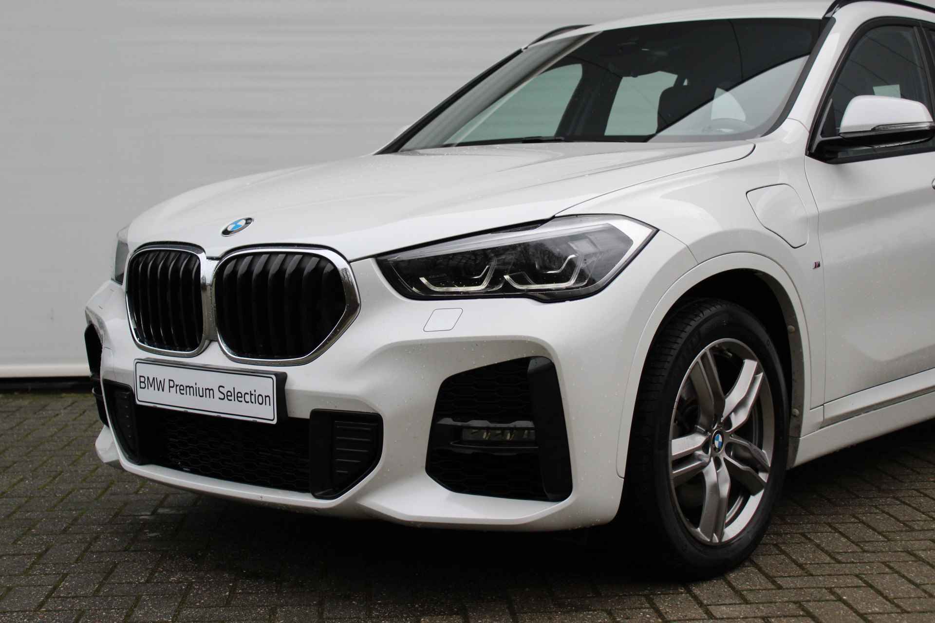 BMW X1 xDrive25e M Sport Automaat / Trekhaak / Sportstoelen / LED / Stoelverwarming / PDC achter / Navigatie / Cruise Control - 4/32