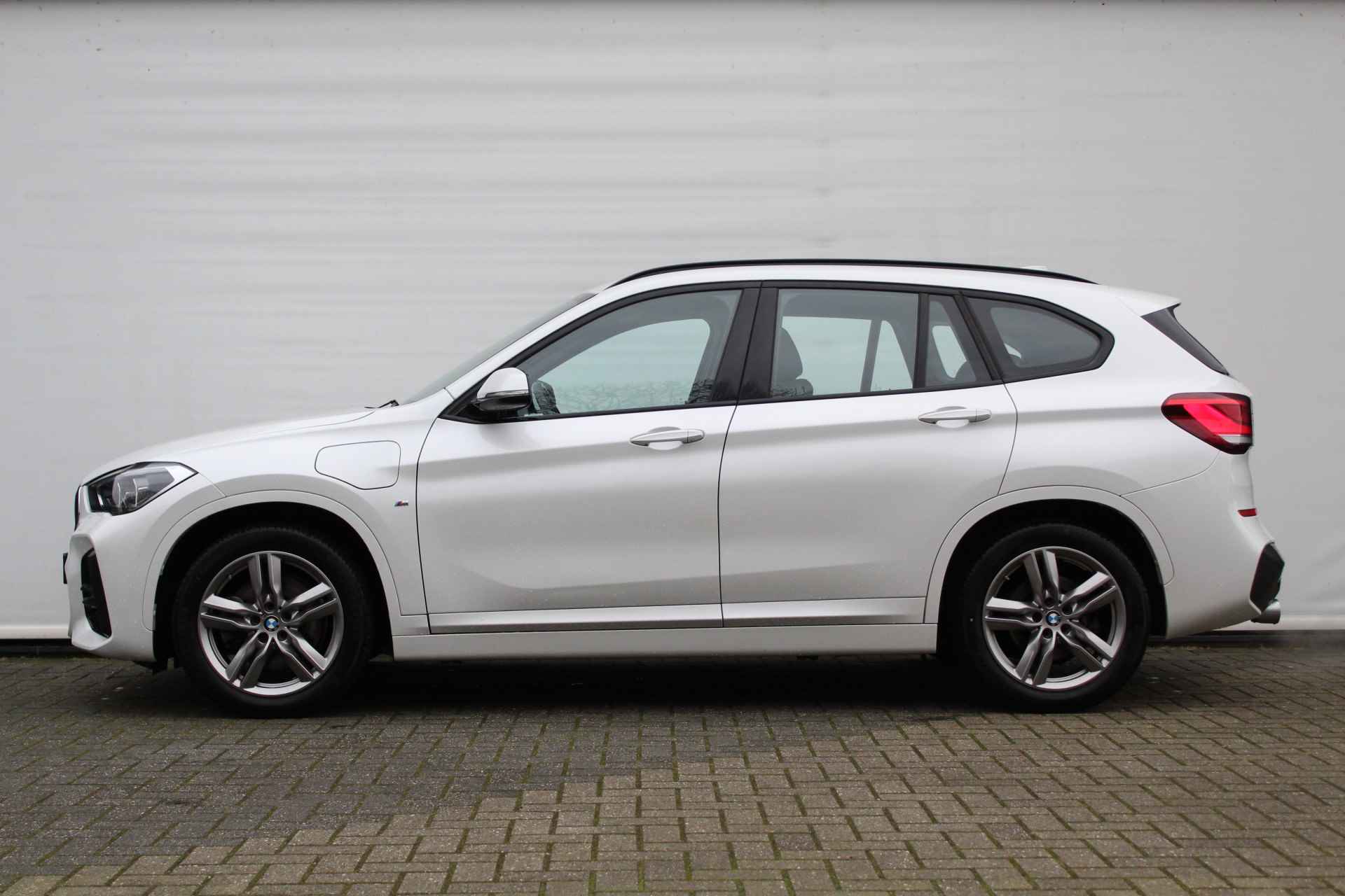 BMW X1 xDrive25e M Sport Automaat / Trekhaak / Sportstoelen / LED / Stoelverwarming / PDC achter / Navigatie / Cruise Control - 6/32