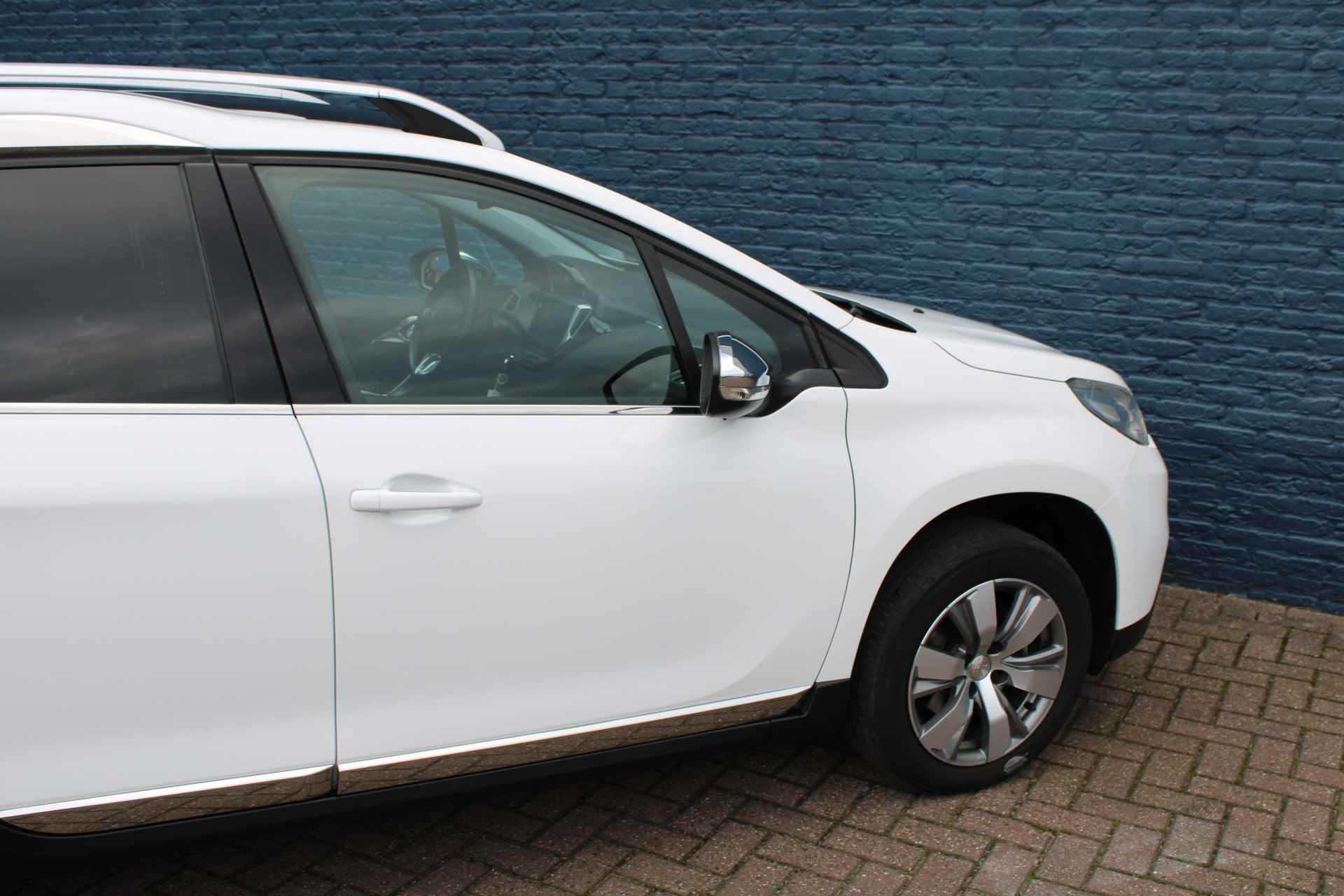 Peugeot 2008 1.2 PureTech 110pk Allure | Navigatie | Panoramadak | Trekhaak | 1e Eigenaar | - 9/29