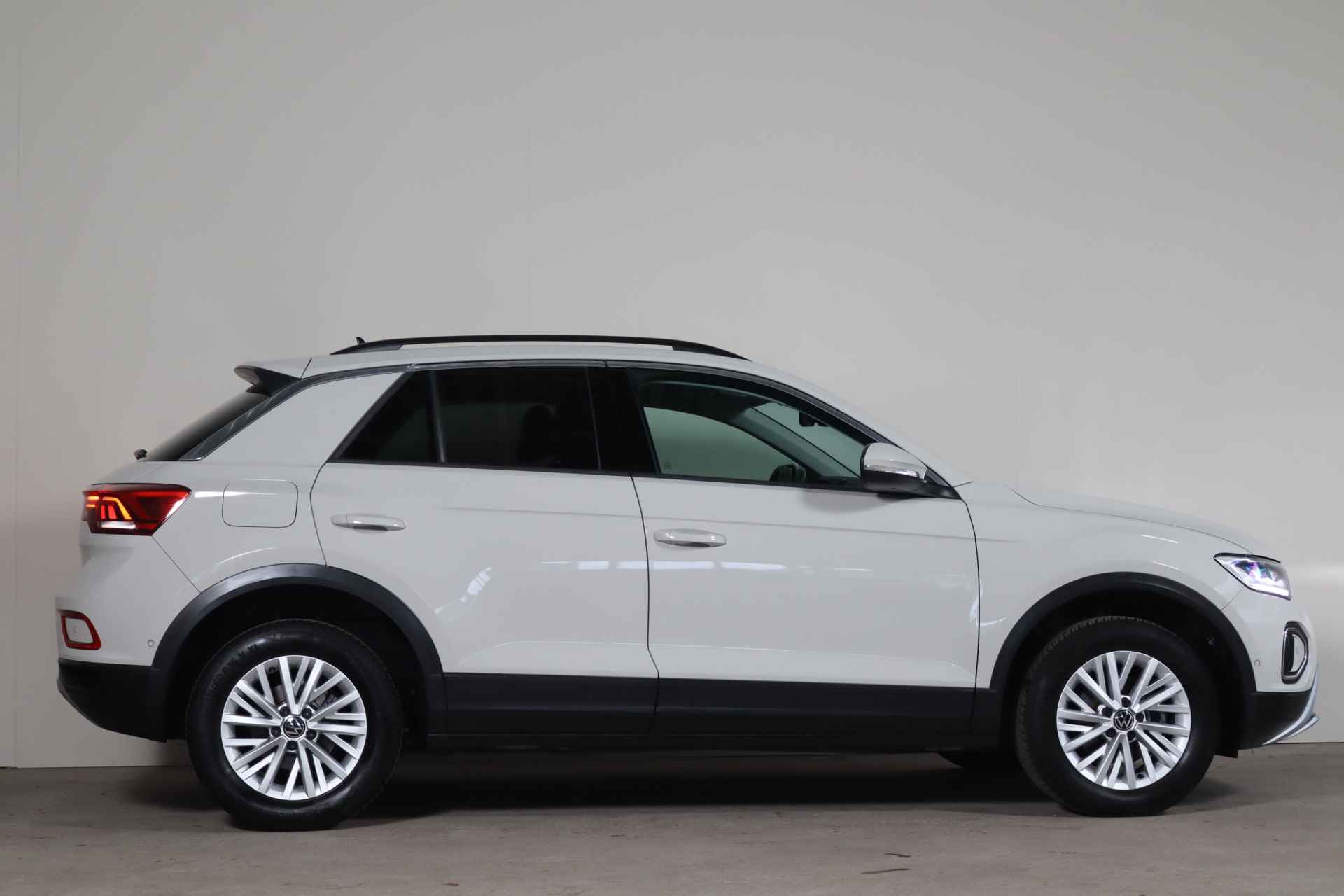 Volkswagen T-Roc 1.5 TSI Life NL-Auto!! Dig.Display I LED I Camera - 33/34