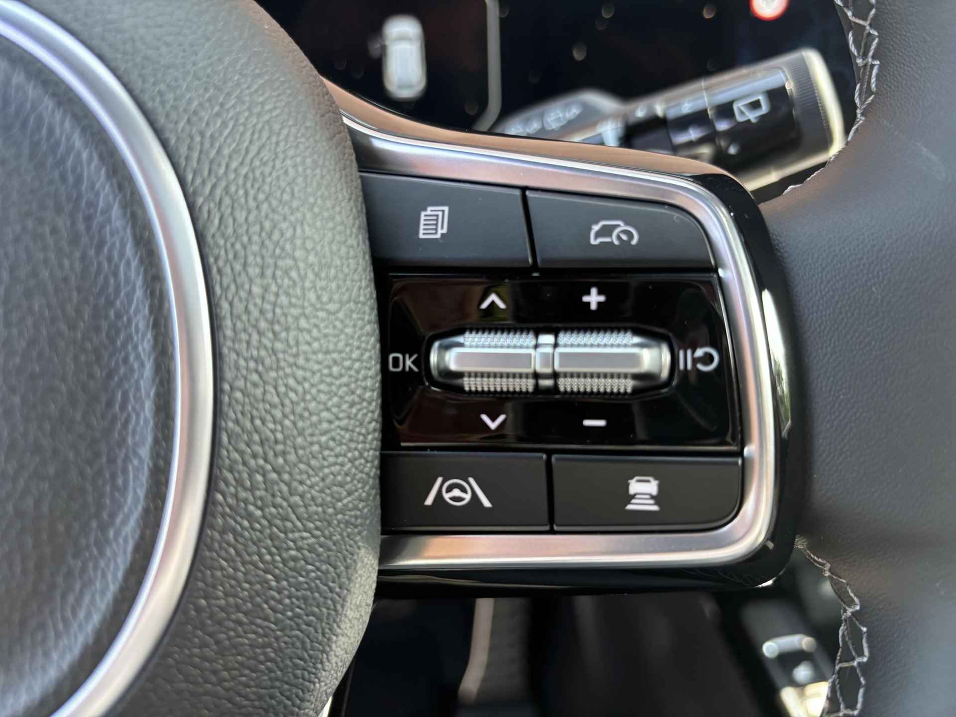 Kia Sorento 1.6 T-GDi Plug-in Hybrid 4WD ExecutiveLine 7p. | Panorama schuif-kantel dak | Head-up display | Dodehoekcamera | BOSE Premium sound system | Stoelventilatie, voorstoelen - 21/33