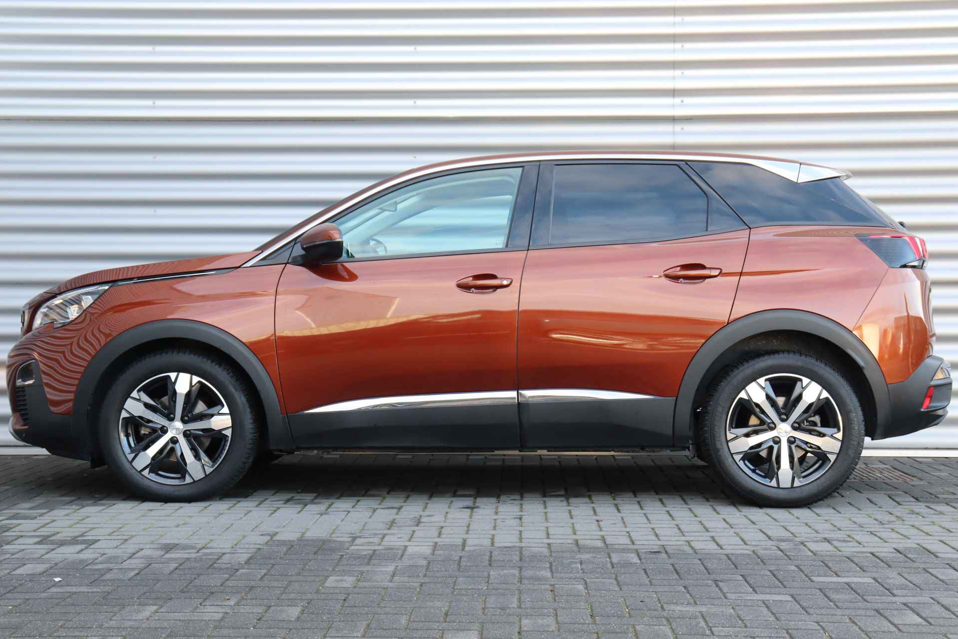 Peugeot 3008 1.2 PURETECH 130PK ALLURE AUTOMAAT / NAVI / LEDER / CLIMA / PDC / 18" LMV / WINTERPAKKET / BLUETOOTH / CRUISECONTROL / NIEUWSTAA - 2/34