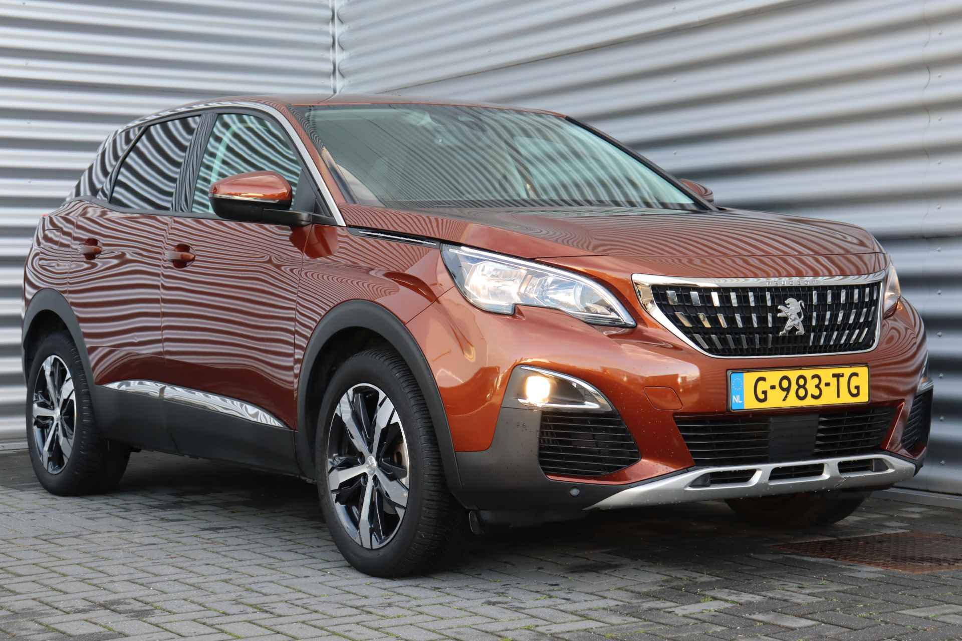 Peugeot 3008 1.2 PURETECH 130PK ALLURE AUTOMAAT / NAVI / LEDER / CLIMA / PDC / 18" LMV / WINTERPAKKET / BLUETOOTH / CRUISECONTROL / NIEUWSTAA - 4/34