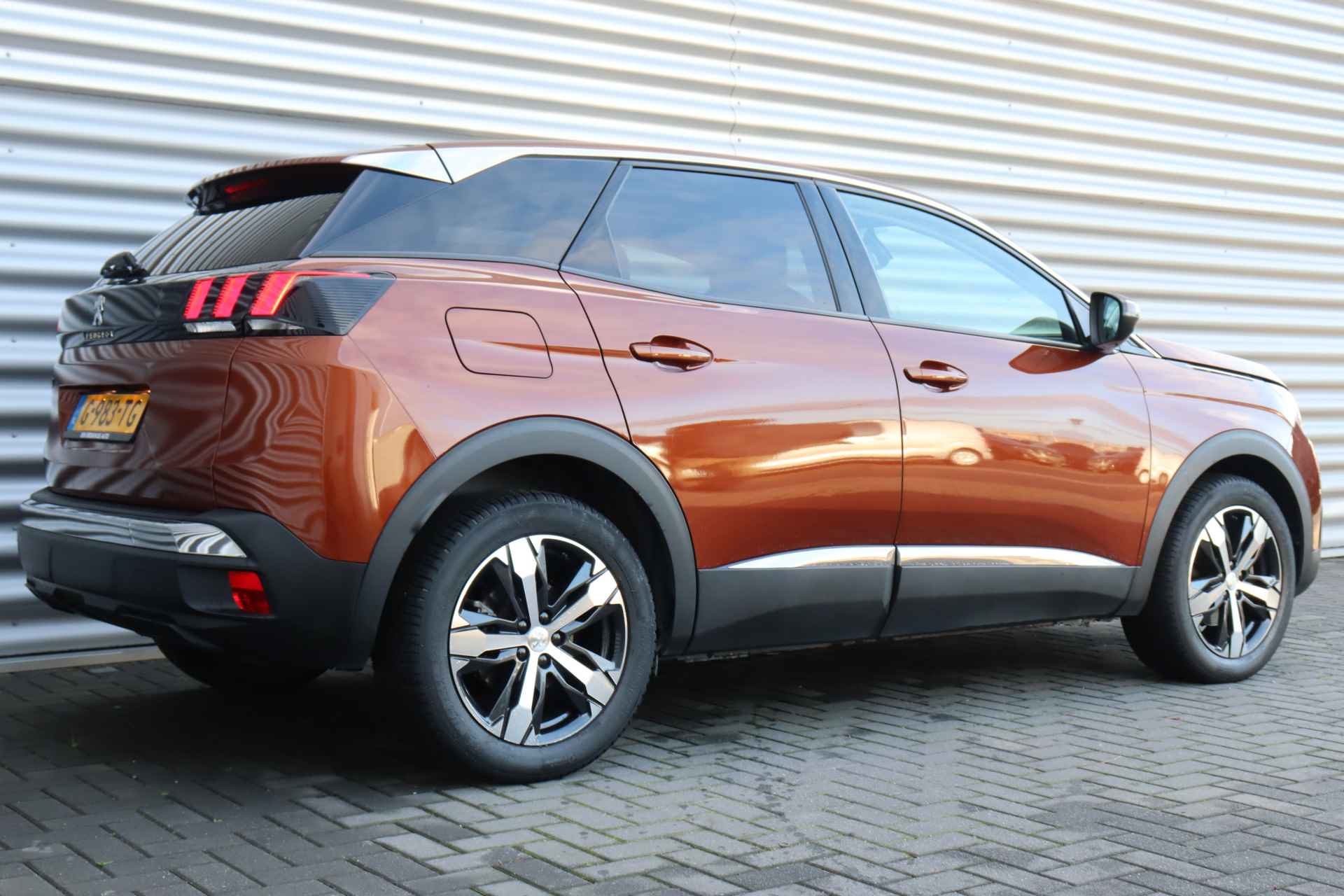 Peugeot 3008 1.2 PURETECH 130PK ALLURE AUTOMAAT / NAVI / LEDER / CLIMA / PDC / 18" LMV / WINTERPAKKET / BLUETOOTH / CRUISECONTROL / NIEUWSTAA - 7/34