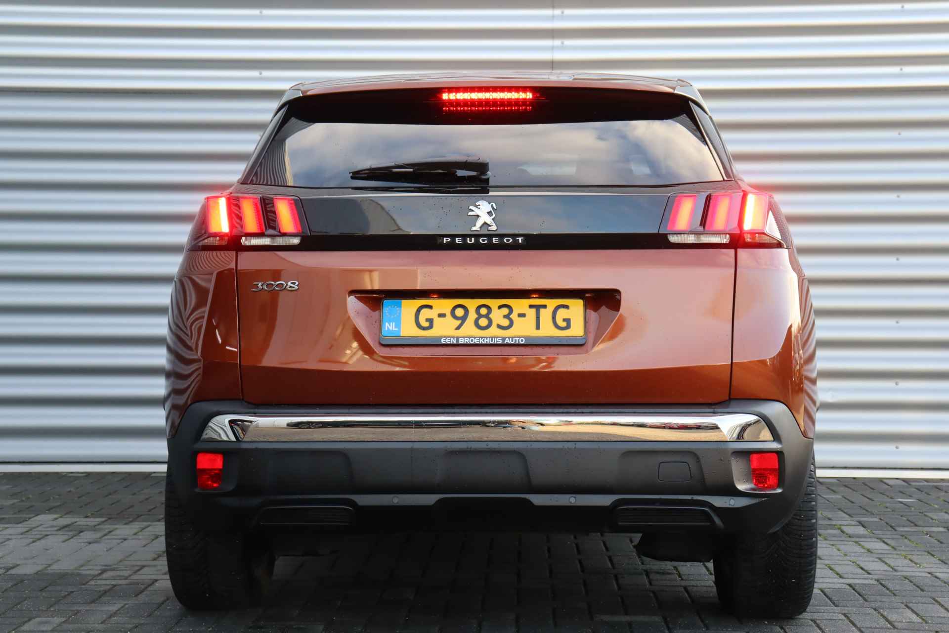 Peugeot 3008 1.2 PURETECH 130PK ALLURE AUTOMAAT / NAVI / LEDER / CLIMA / PDC / 18" LMV / WINTERPAKKET / BLUETOOTH / CRUISECONTROL / NIEUWSTAA - 8/34