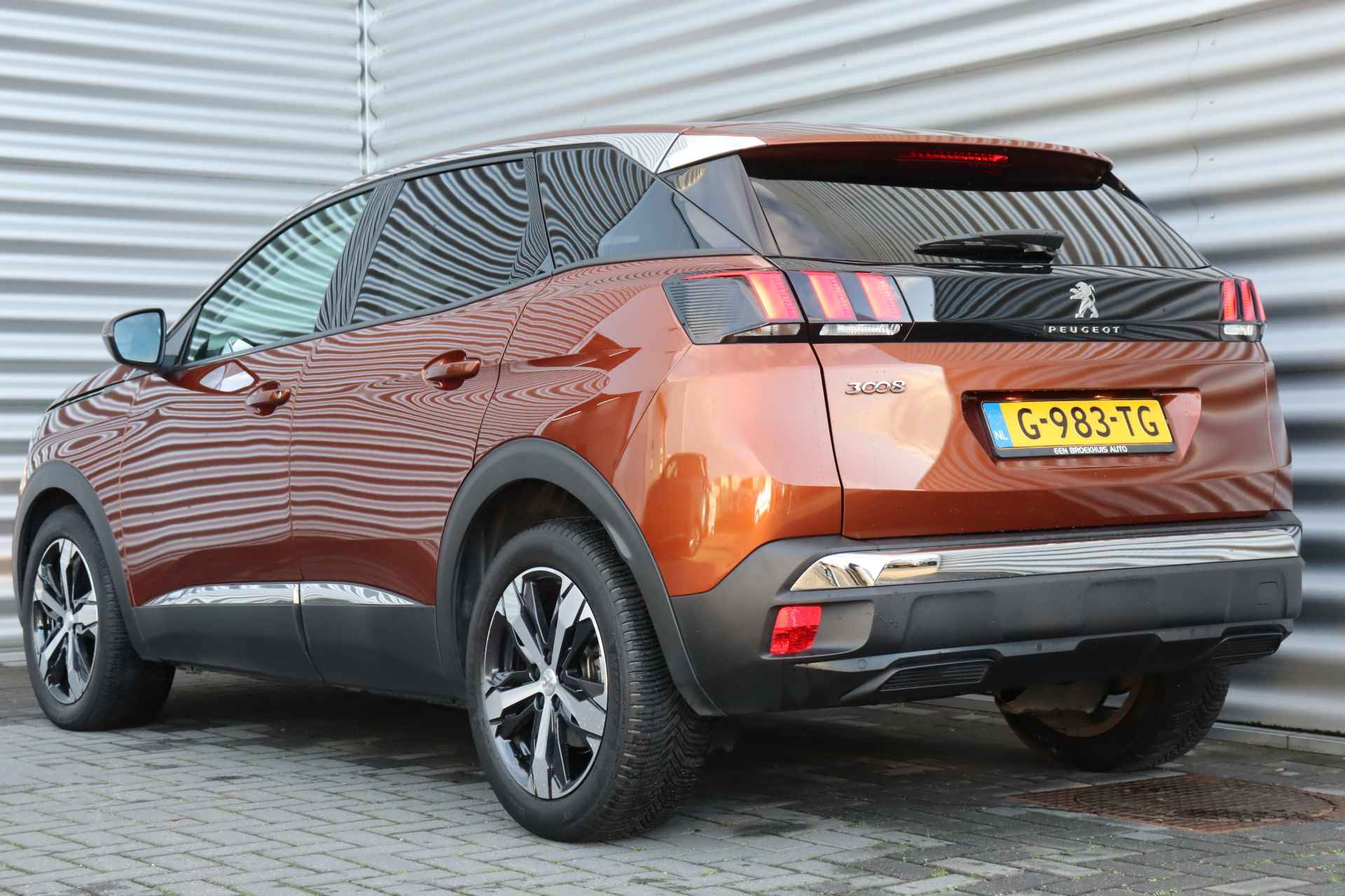 Peugeot 3008 1.2 PURETECH 130PK ALLURE AUTOMAAT / NAVI / LEDER / CLIMA / PDC / 18" LMV / WINTERPAKKET / BLUETOOTH / CRUISECONTROL / NIEUWSTAA - 9/34