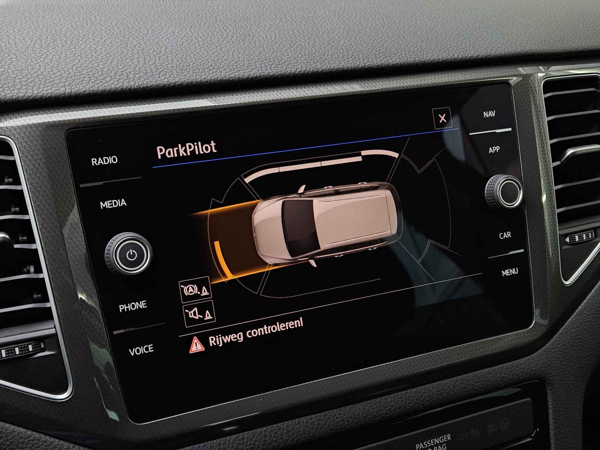 Volkswagen Golf Sportsvan 1.5 TSI ACT Highline /Apple Carplay/Parkeersens. Rondom/Dodehoek detectie/front&lane assist/Adaptief Cruise Control/Clima Control/Stoelverw./(MET GARANTIE*) - 19/41