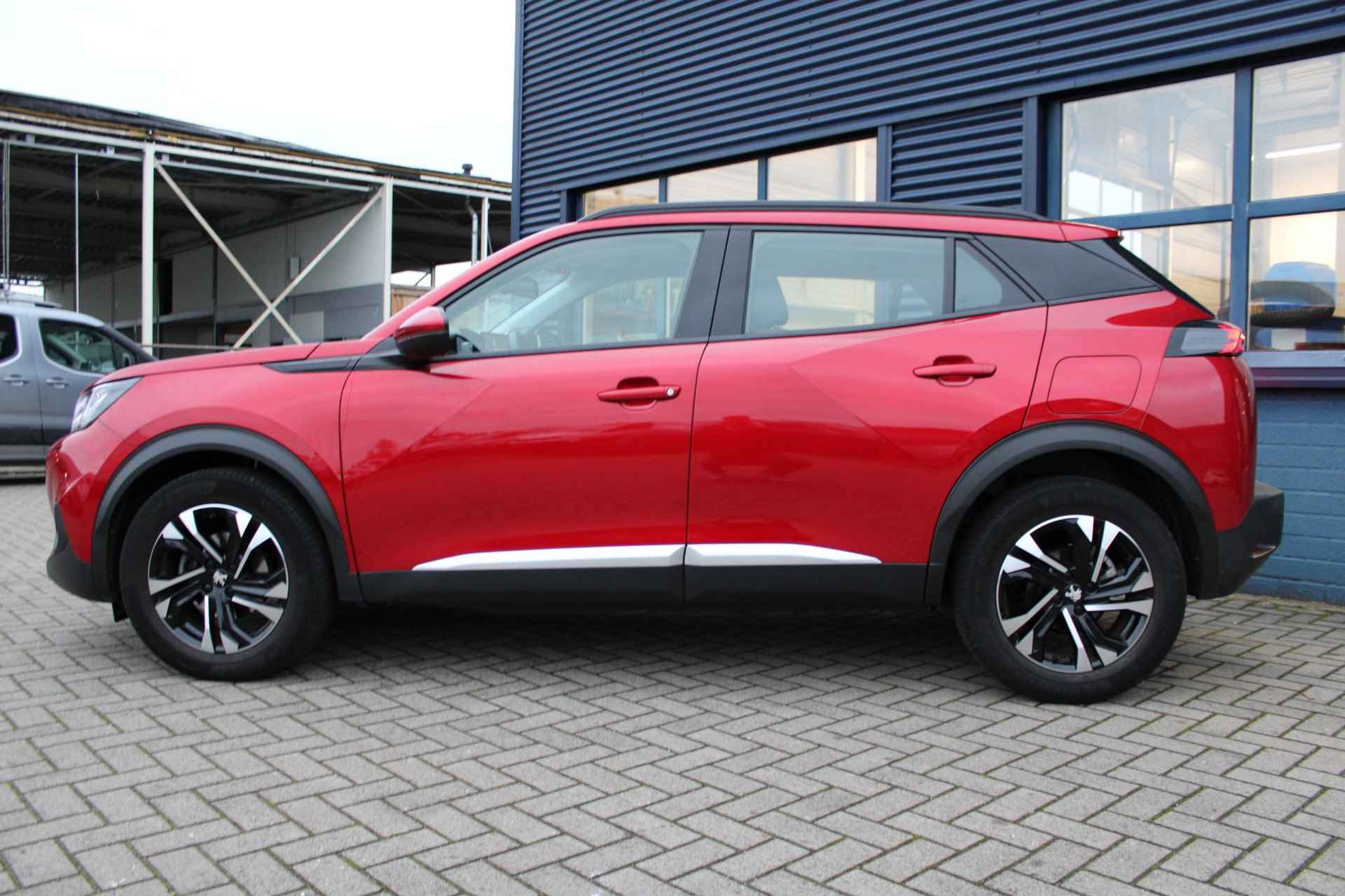 Peugeot 2008 1.2 PureTech Allure - 2/32