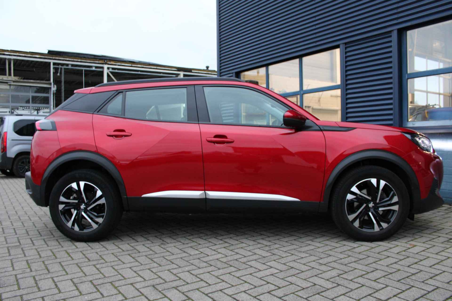 Peugeot 2008 1.2 PureTech Allure - 28/32