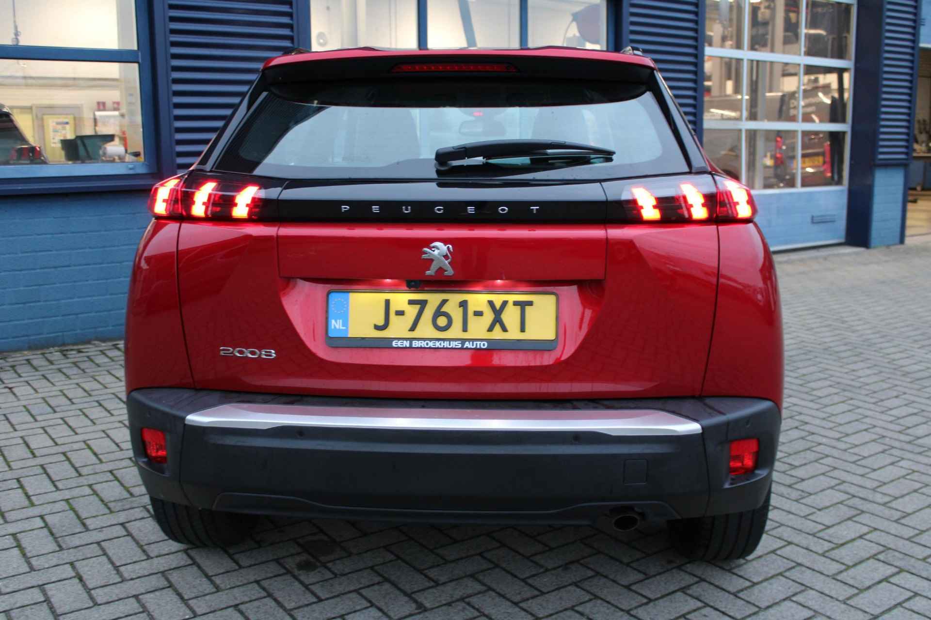 Peugeot 2008 1.2 PureTech Allure - 30/32