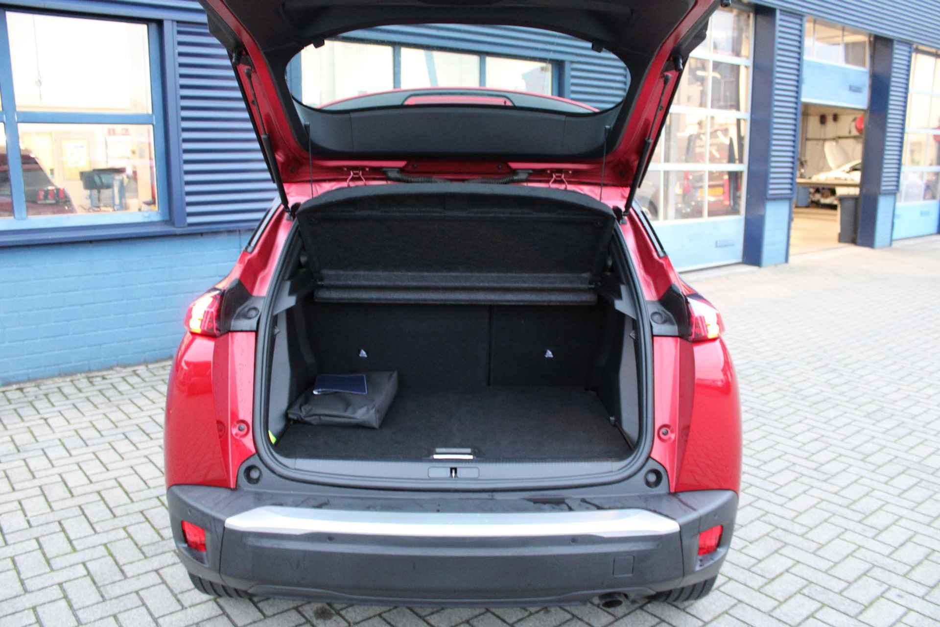 Peugeot 2008 1.2 PureTech Allure - 31/32