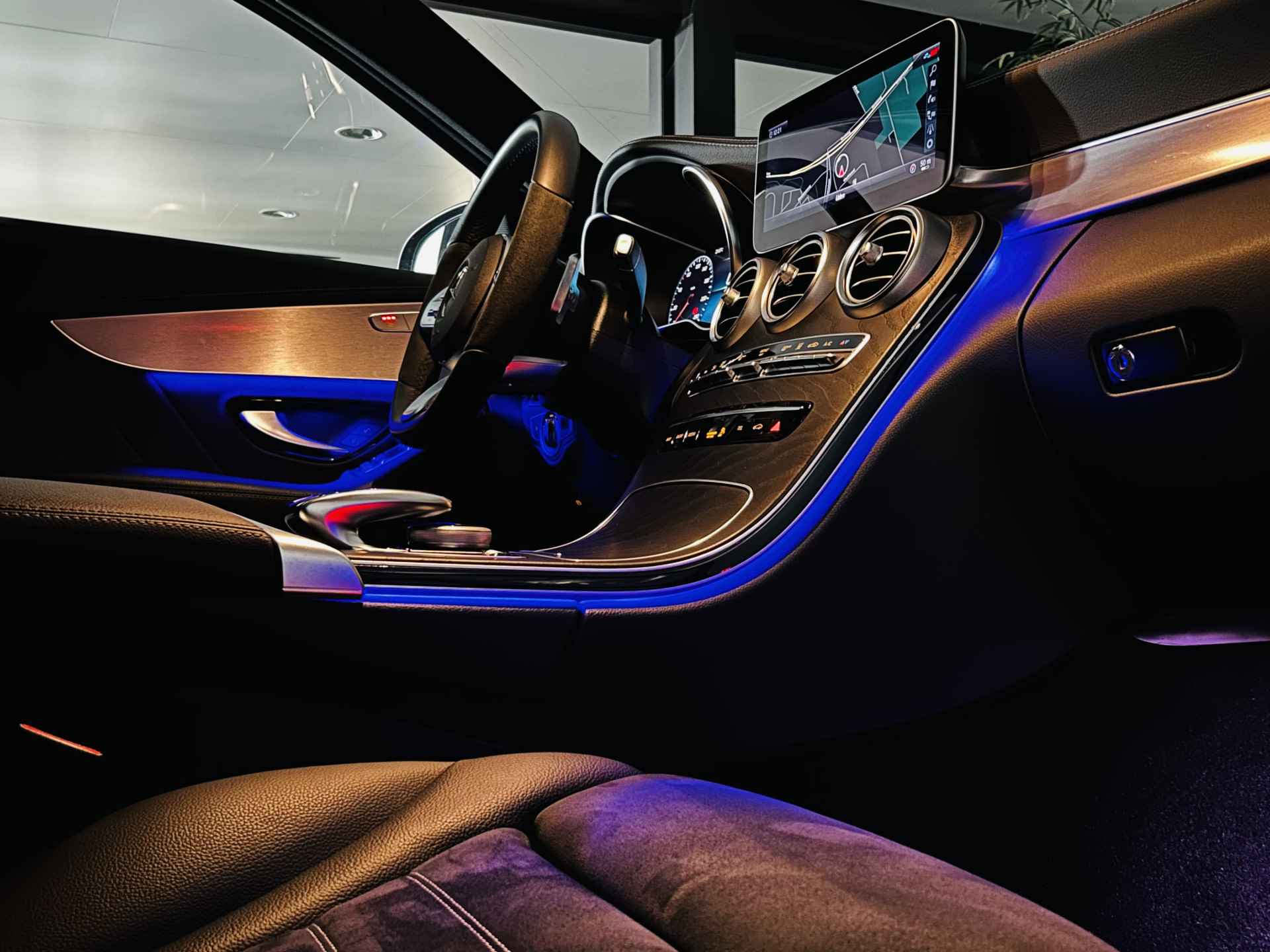 Mercedes-Benz C-Klasse Estate 300e AMG Hybride // Panoramadak // 360 Camera // MultiBeam LED koplampen // Night Pakket // Digitaal Dashbord // Elektris - 12/55