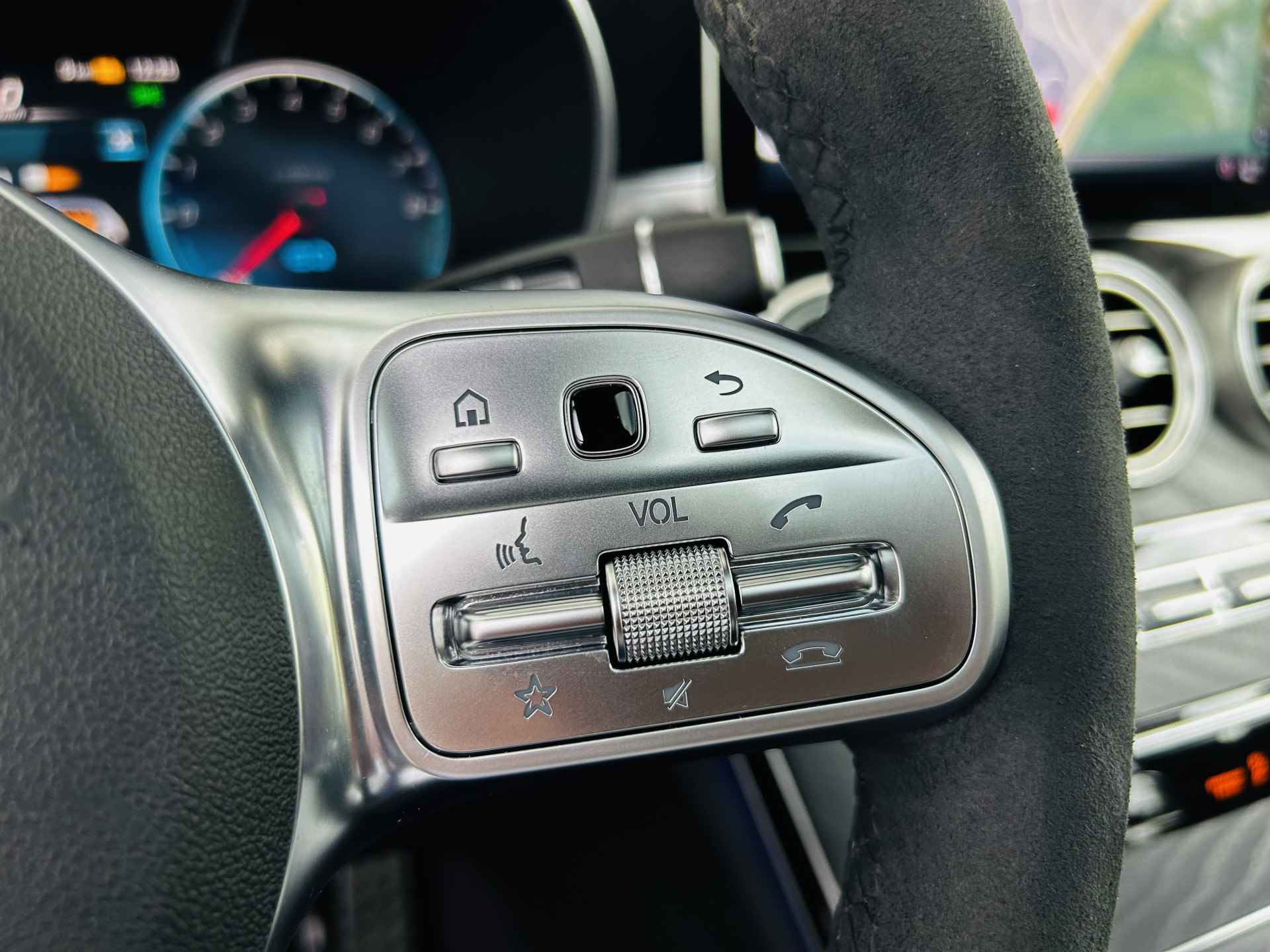 Mercedes-Benz C-Klasse Estate 300e AMG Hybride // Panoramadak // 360 Camera // MultiBeam LED koplampen // Night Pakket // Digitaal Dashbord // Elektris - 15/55