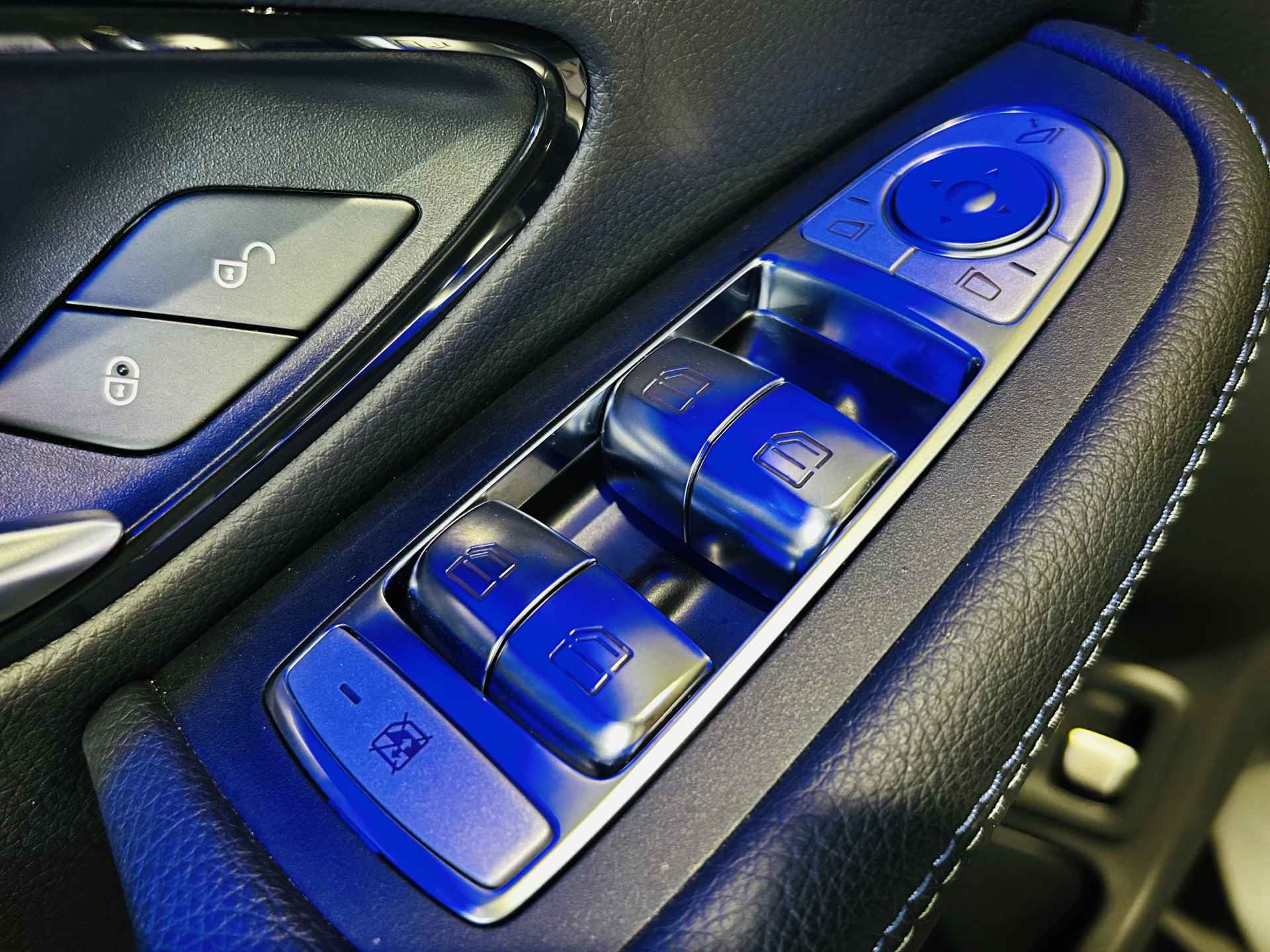 Mercedes-Benz C-Klasse Estate 300e AMG Hybride // Panoramadak // 360 Camera // MultiBeam LED koplampen // Night Pakket // Digitaal Dashbord // Elektris - 51/55
