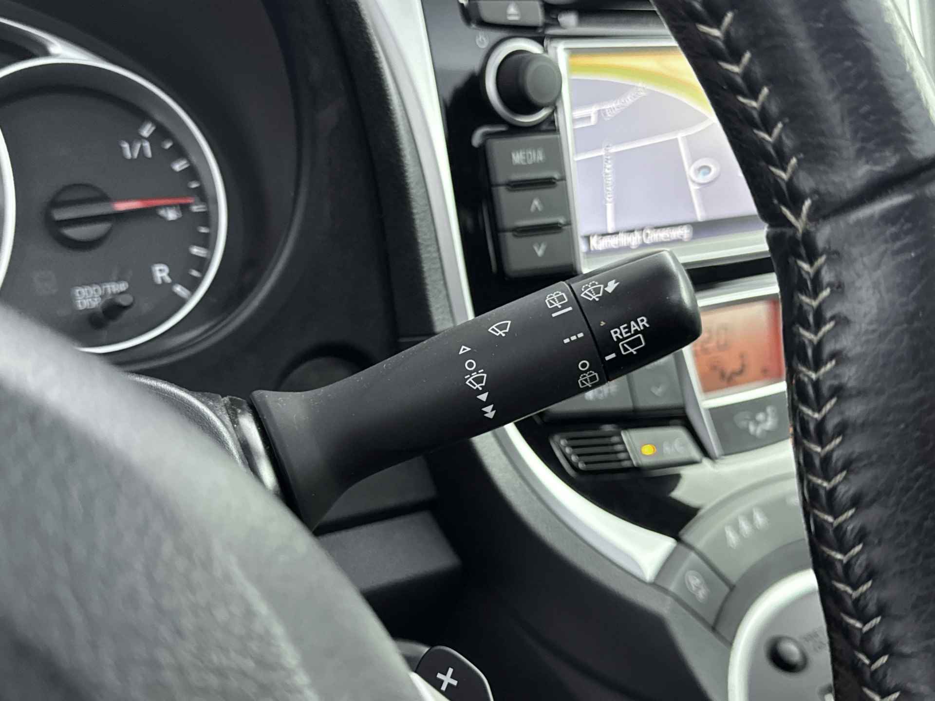 Toyota Verso-S 1.3 VVT-i Trend | Navigatie | Camera | Airco | - 24/42
