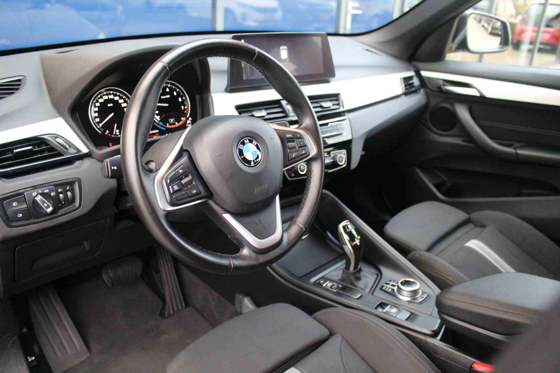 BMW X1 2.0i 180PK Executive Edition | Sportstoelen | Navi | LED | Cruise C. | Parkeerassistent Climate C. | - 10/43