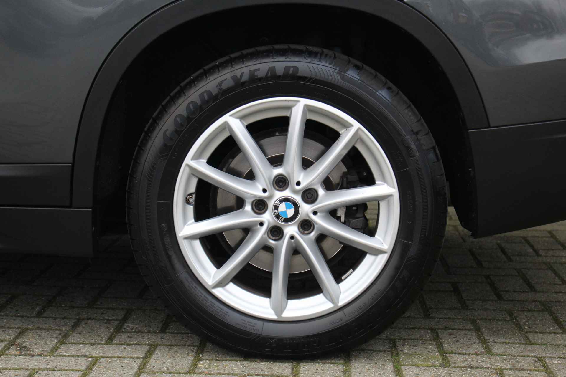 BMW X1 2.0i 180PK Executive Edition | Sportstoelen | Navi | LED | Cruise C. | Parkeerassistent Climate C. | - 14/43