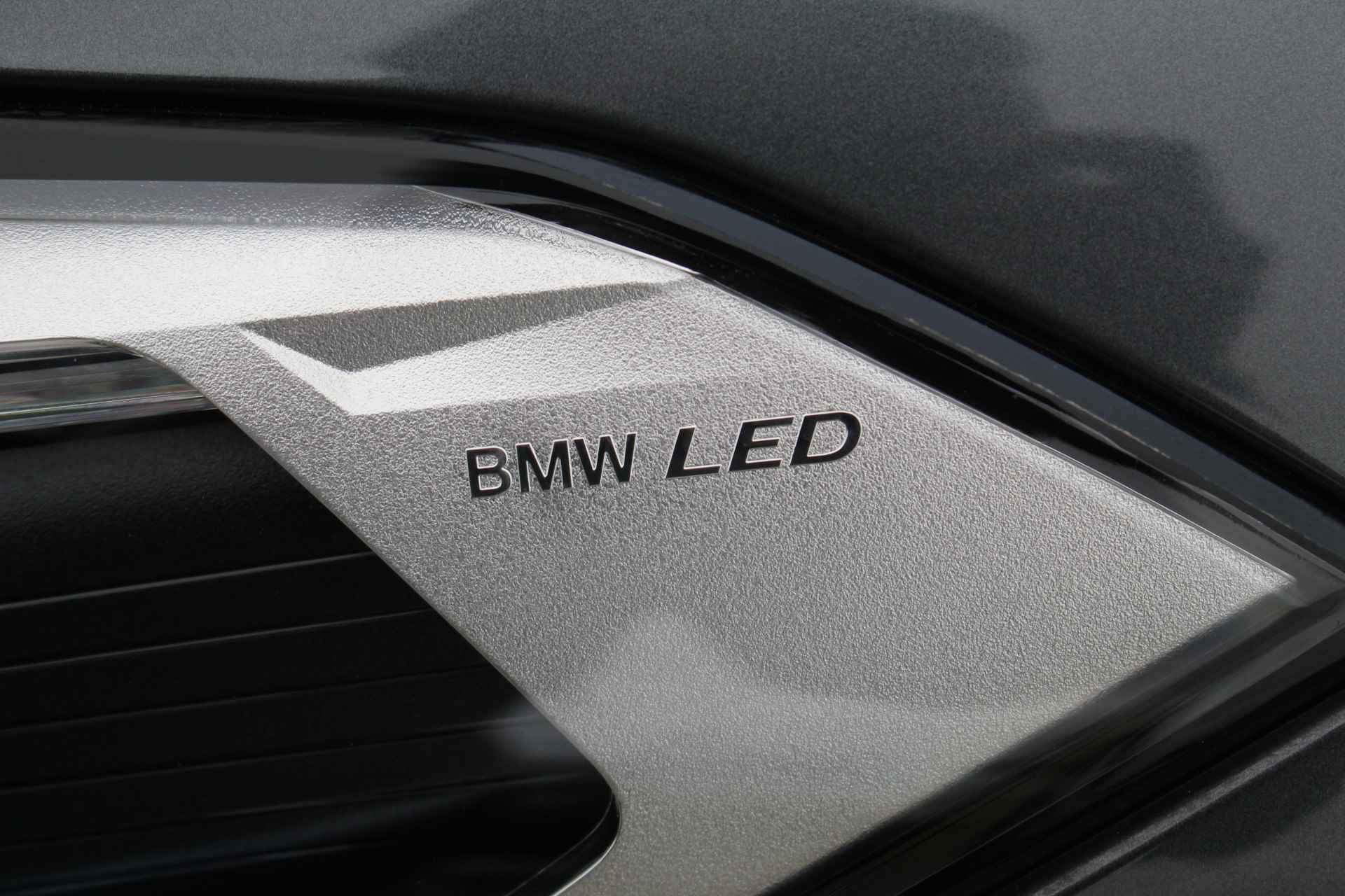 BMW X1 2.0i 180PK Executive Edition | Sportstoelen | Navi | LED | Cruise C. | Parkeerassistent Climate C. | - 18/43