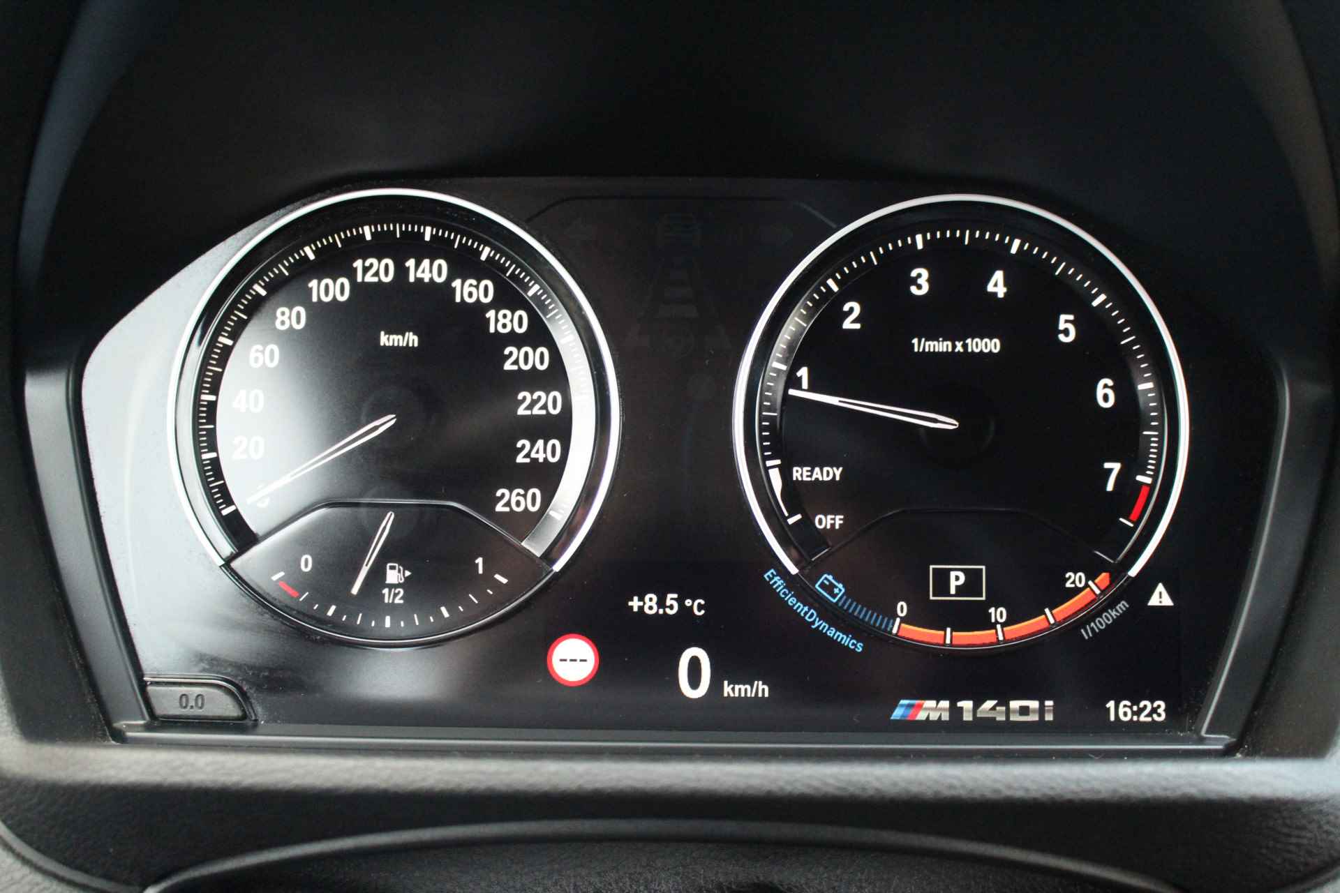 BMW X1 2.0i 180PK Executive Edition | Sportstoelen | Navi | LED | Cruise C. | Parkeerassistent Climate C. | - 32/43