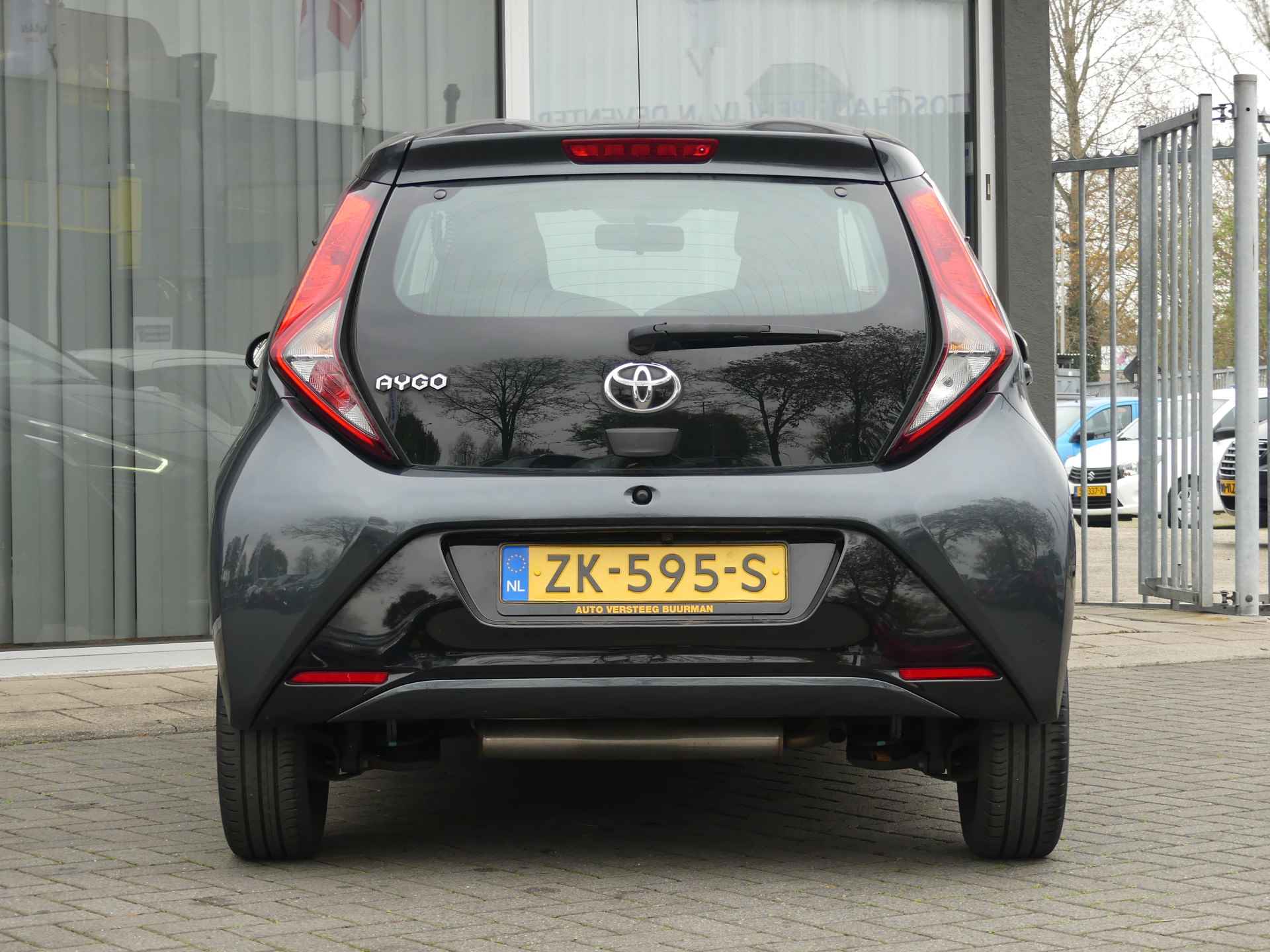 Toyota Aygo 1.0 VVT-i x-play limited Airco, Apple Capl/Andr Auto, Achteruitrijcamera - 6/25