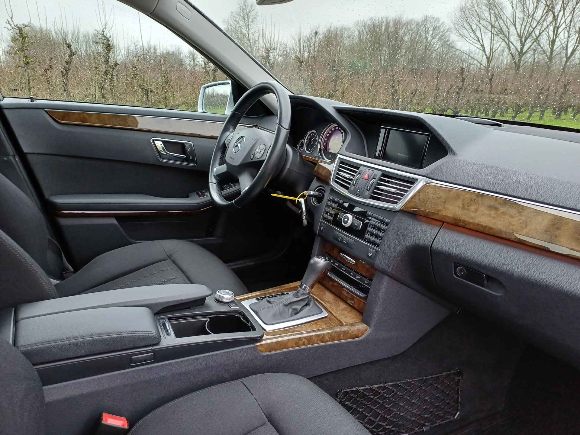 Mercedes-Benz E-Klasse 200 CGI Business Class Elegance /Mooie auto!/Schuifd./Navi/Hout/Stoelverw/Cruise/ - 33/45