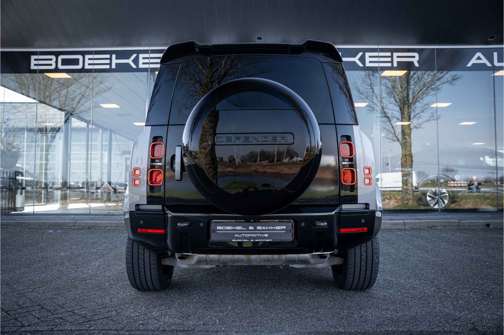 Land Rover Defender 110 2.0 P400e 110 X-Dynamic SE - URBAN Spoiler -22" velgen - 21/75