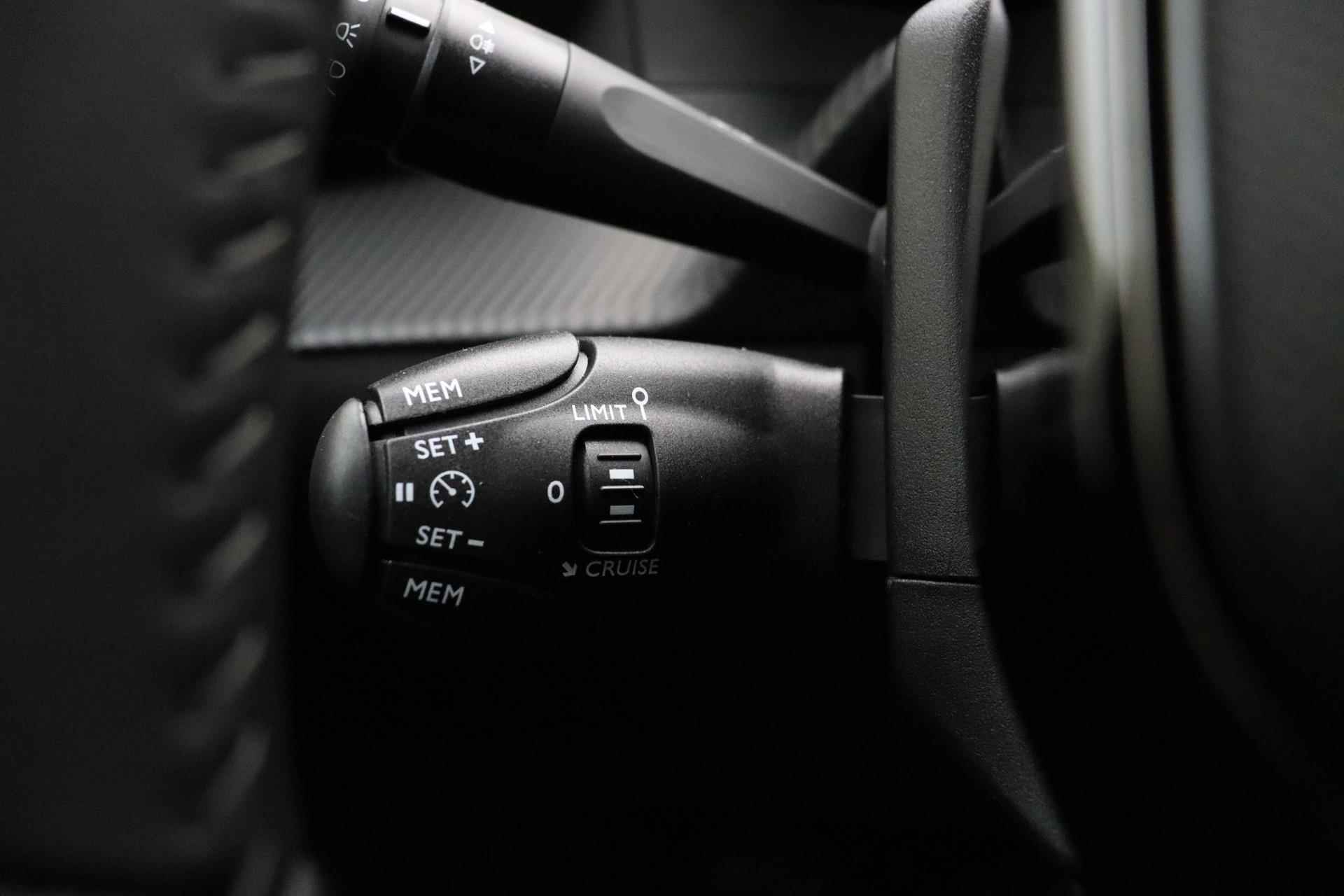 Peugeot e-208 EV Allure Pack 50 kWh 3-Fase | Keyless Entry | Stoelverwarming | Navigatie | Camera Achter | Cruise Control | Climate Control | Parkeersensoren Achter | - 30/37