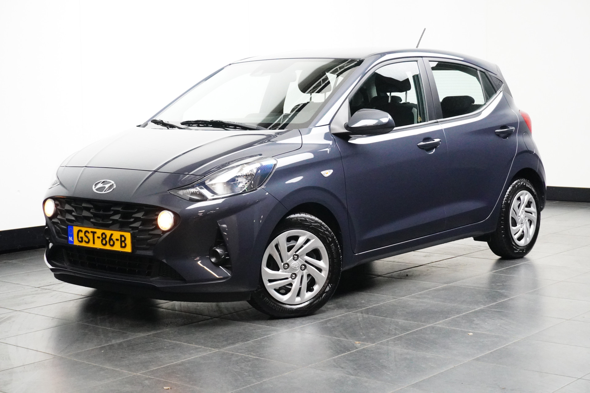 Hyundai i10 1.0 | Hoge instap | Airco | Camera | Cruise | Stoel & stuur verwarming |