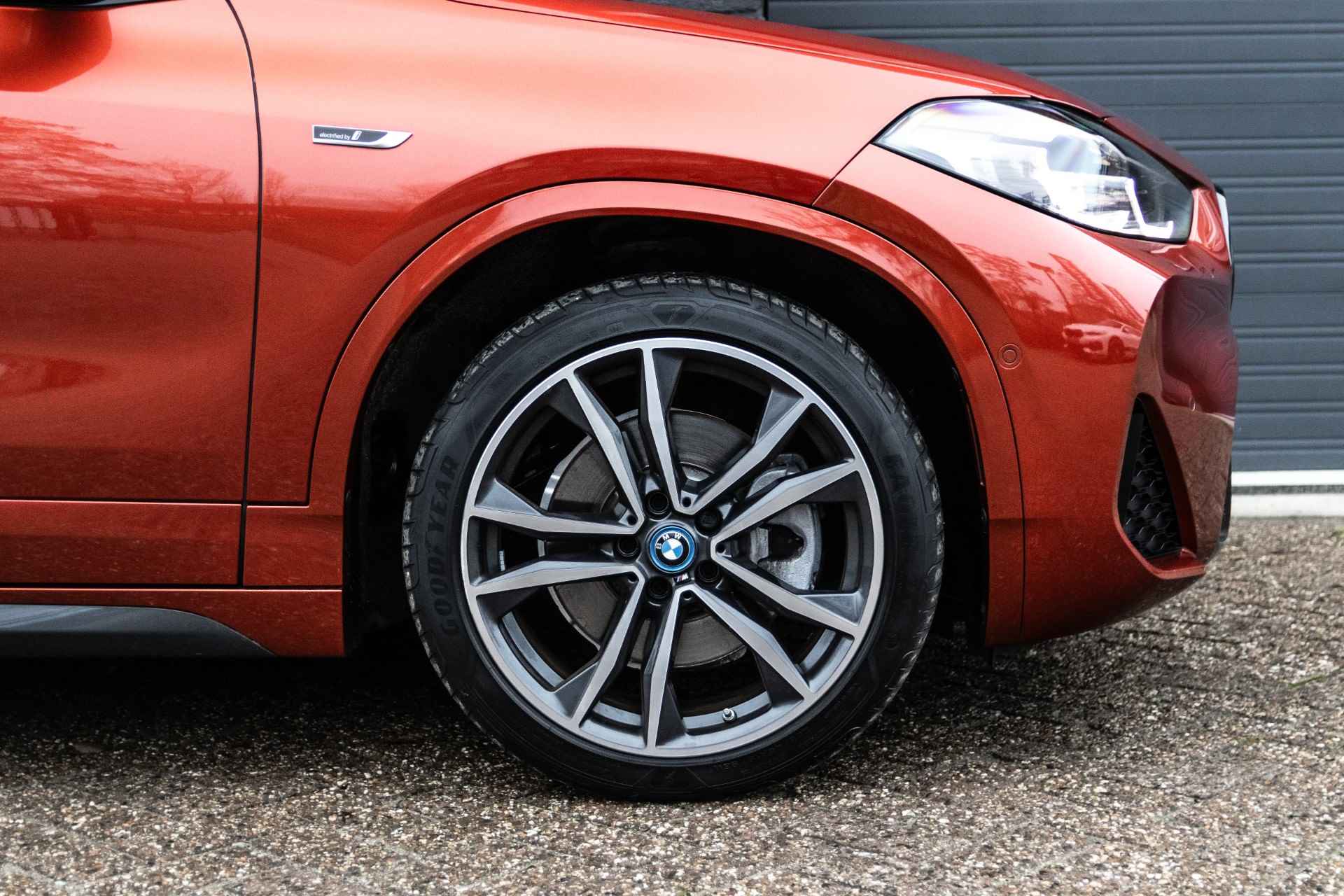 BMW X2 xDrive25e M-Sport | Panodak | Sportleder | Comfort Access | Head-Up | Camera | DAB - 37/38