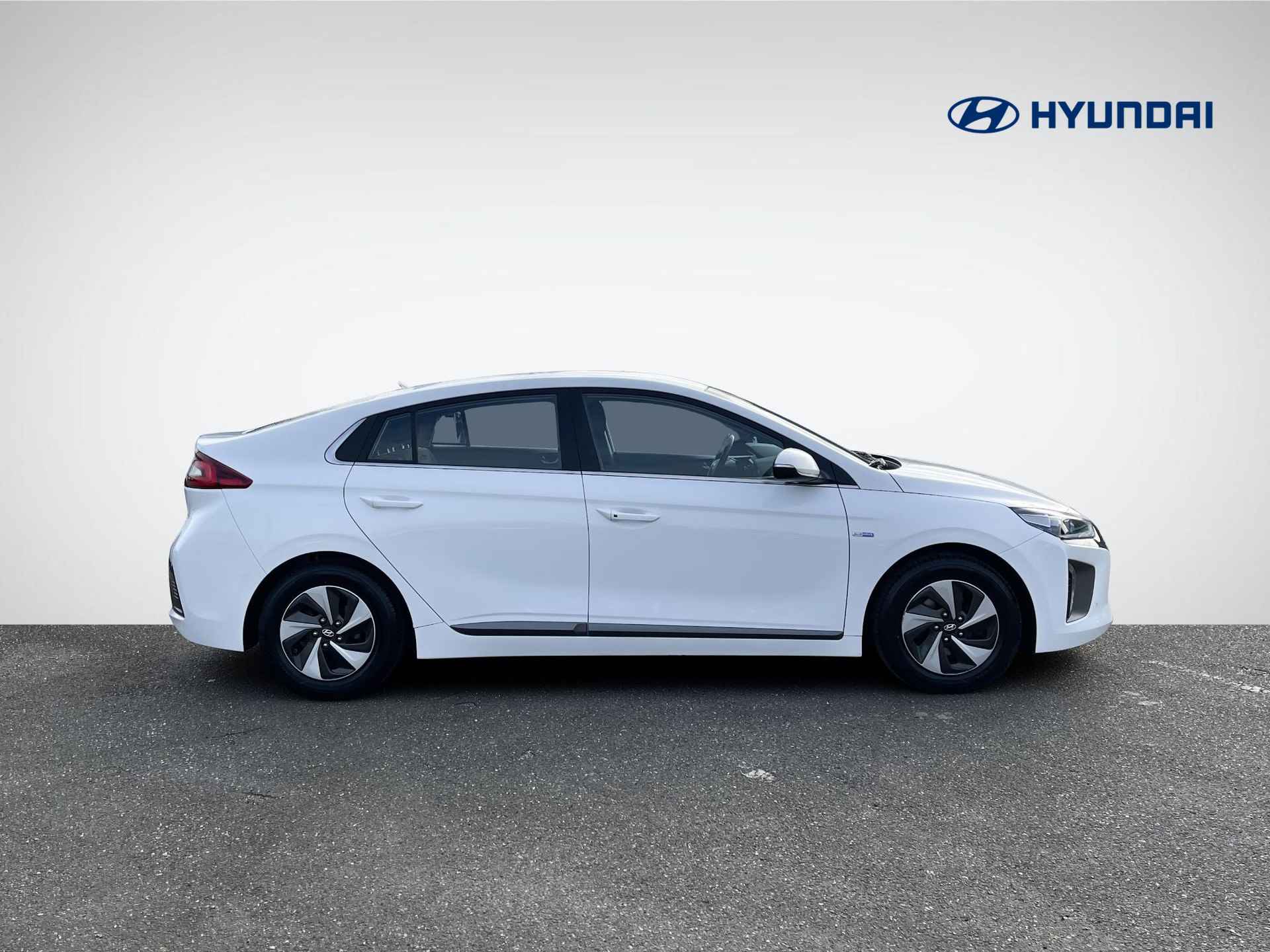 Hyundai IONIQ 1.6 GDi Comfort | Navigatie | Camera | Apple Carplay/Android Auto | Keyless Entry | Cruise & Climate Control | Rijklaarprijs! - 3/26