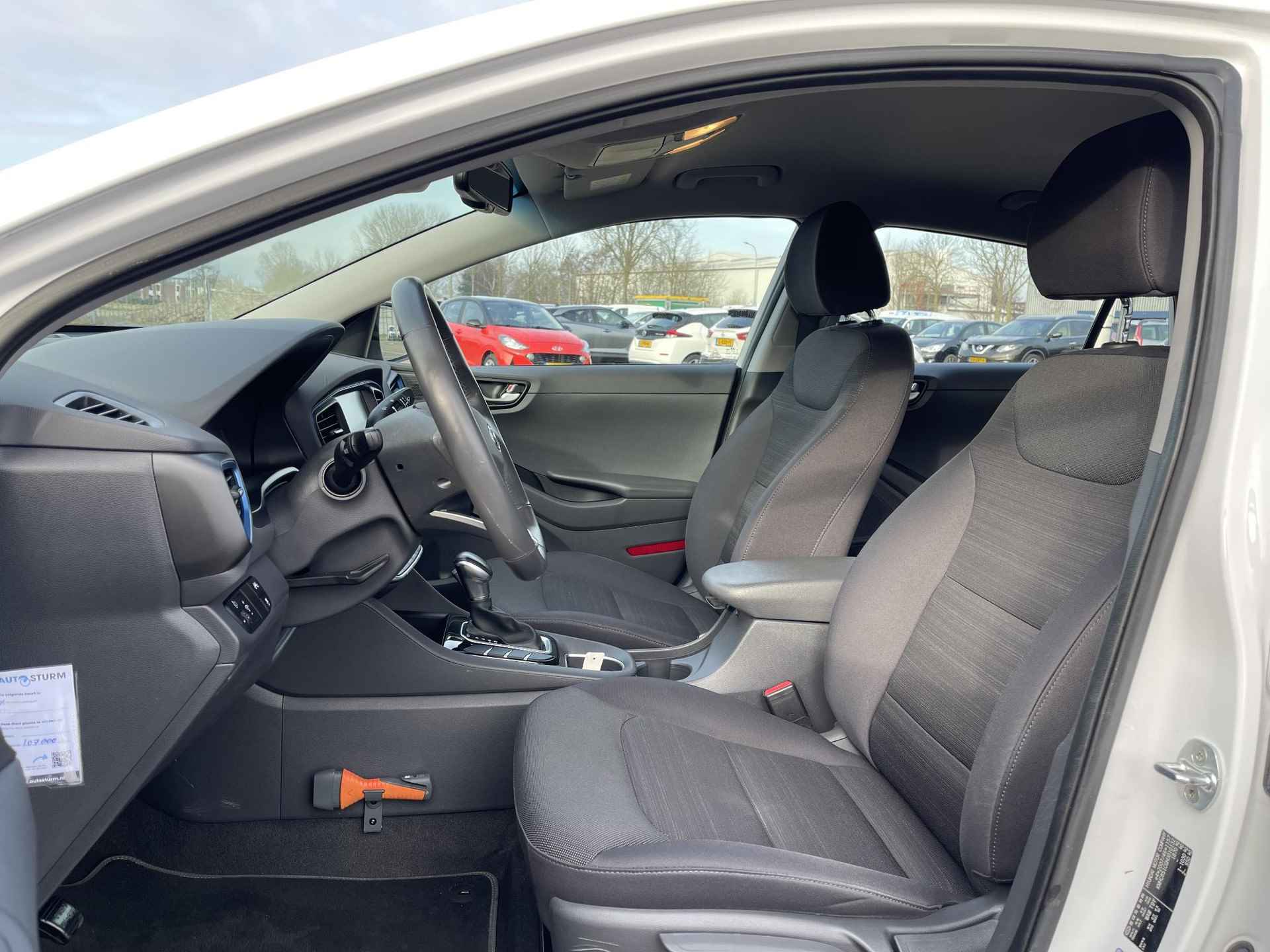 Hyundai IONIQ 1.6 GDi Comfort | Navigatie | Camera | Apple Carplay/Android Auto | Keyless Entry | Cruise & Climate Control | Rijklaarprijs! - 9/26