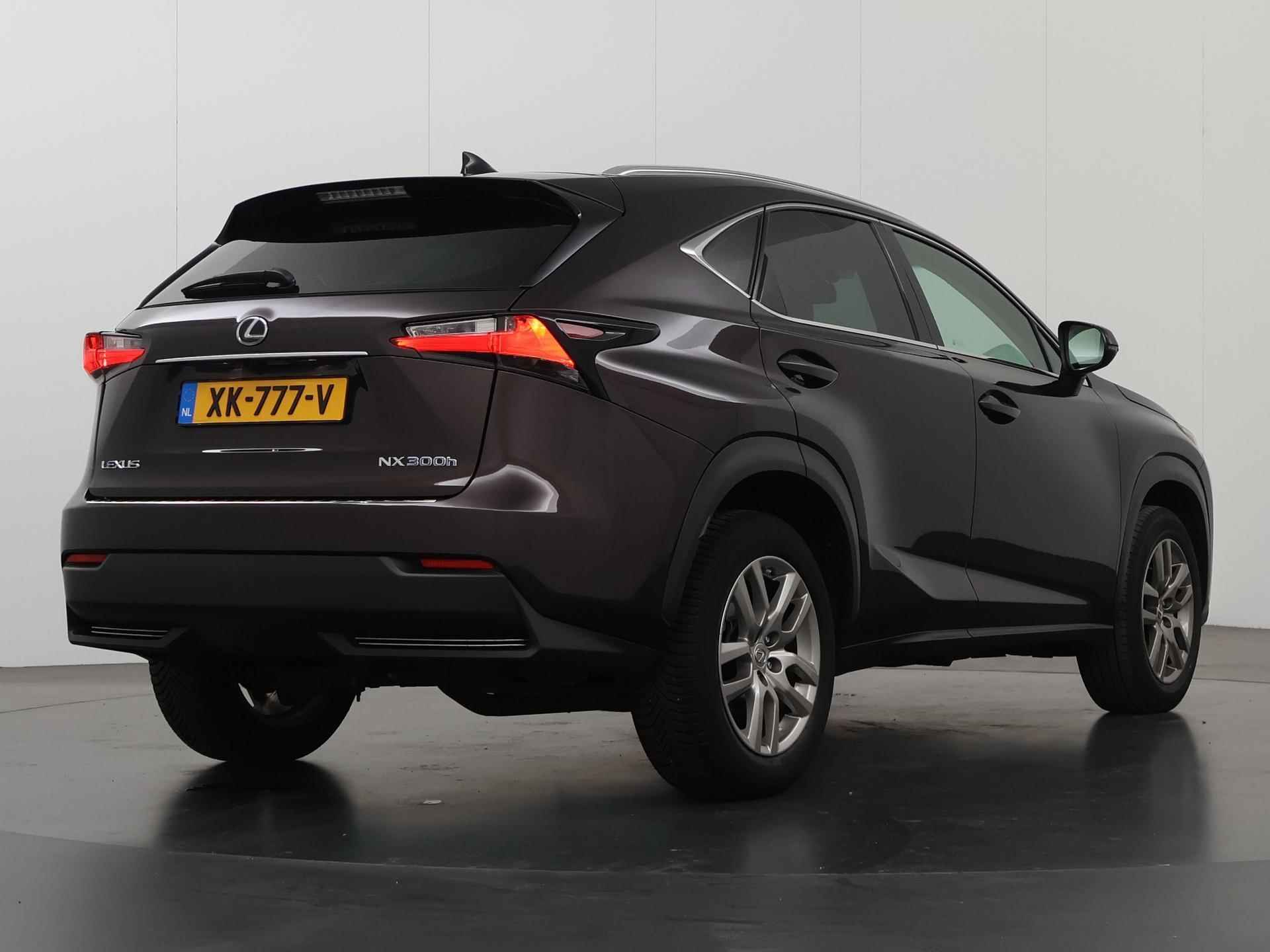 Lexus NX 300h 25th Edition | Navigatie | Keyless go | Parkeercamera | Stoelverwarming | Climate Control | Comfortstoelen | - 3/43