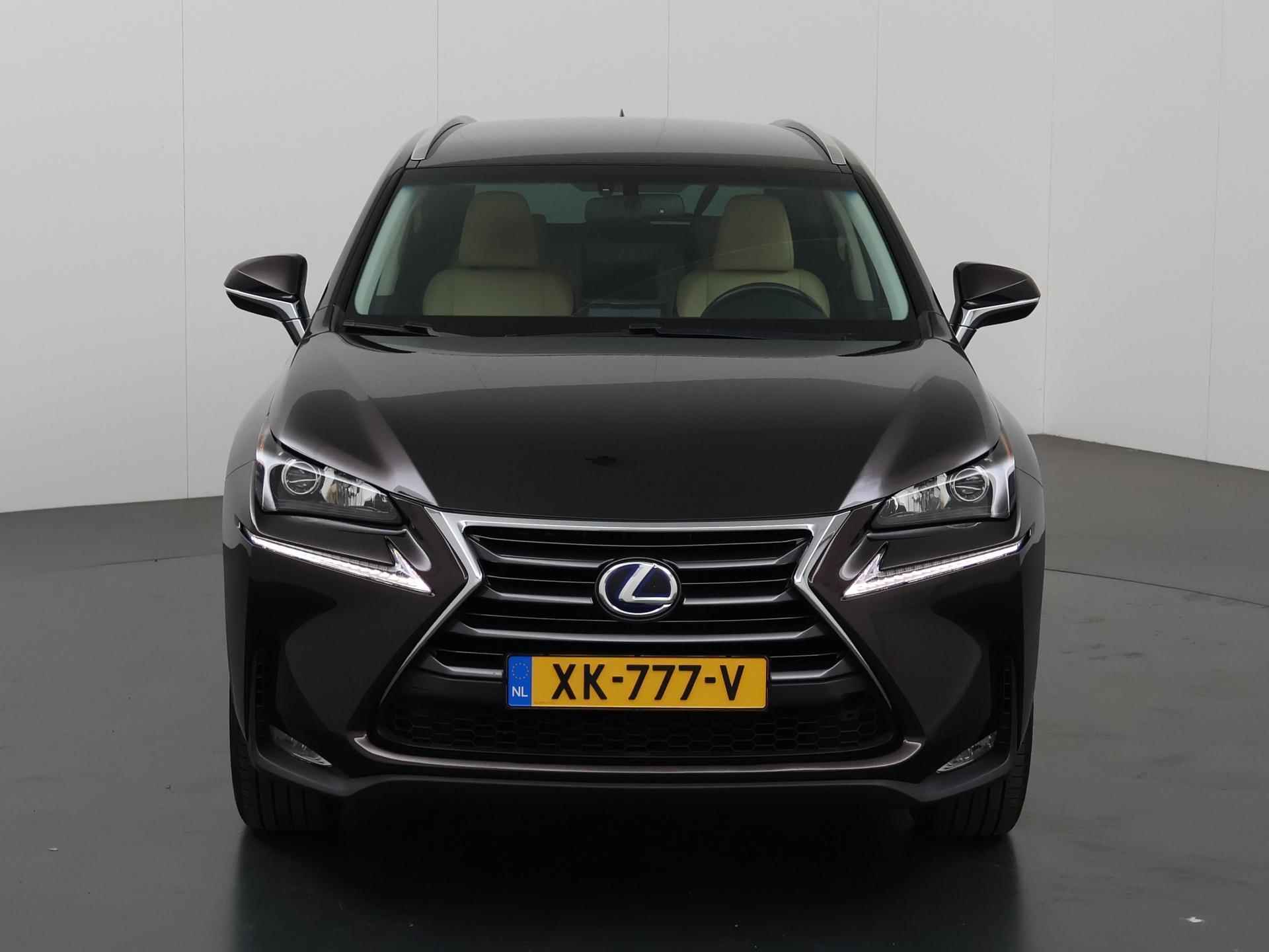 Lexus NX 300h 25th Edition | Navigatie | Keyless go | Parkeercamera | Stoelverwarming | Climate Control | Comfortstoelen | - 4/43