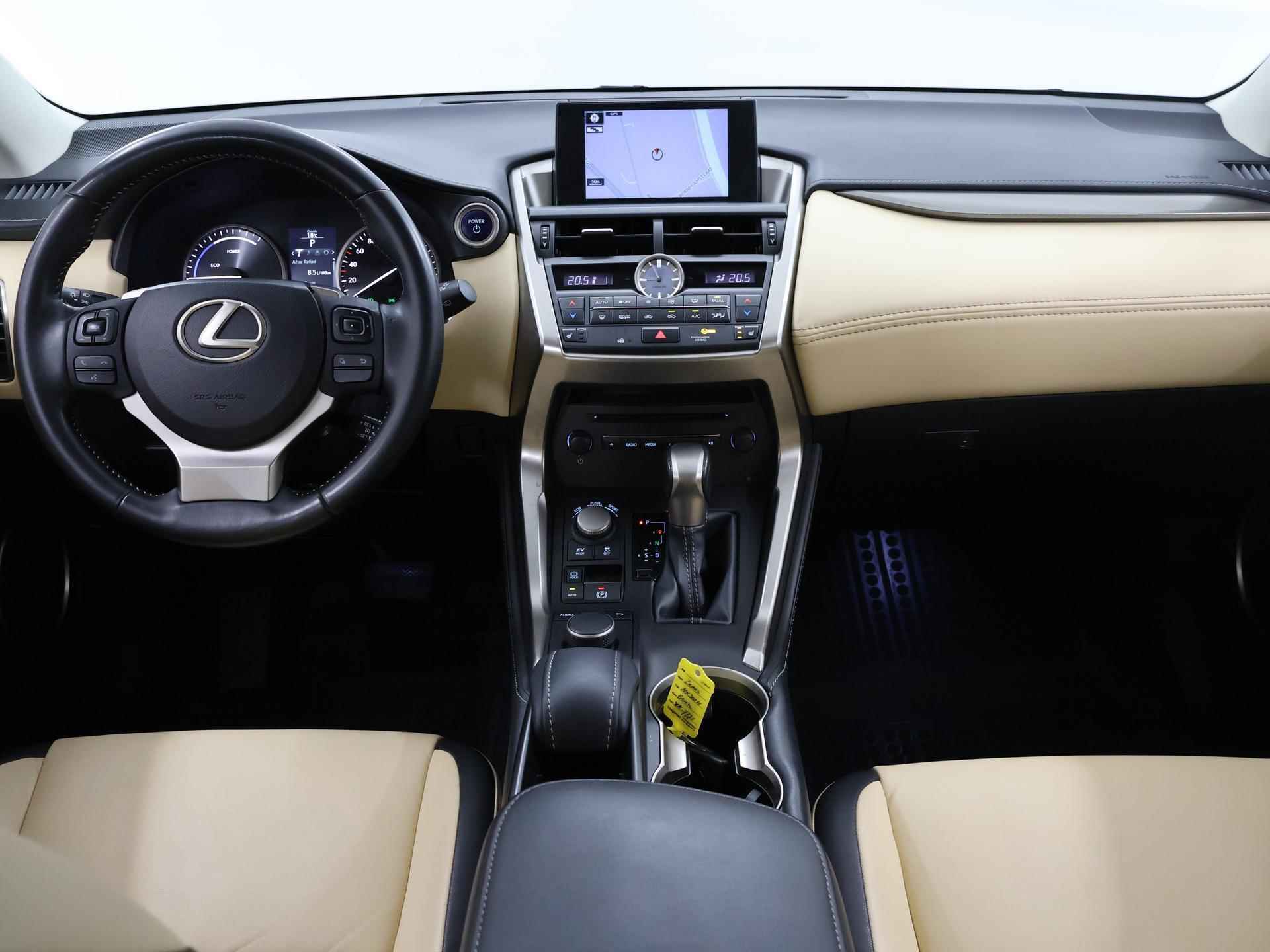 Lexus NX 300h 25th Edition | Navigatie | Keyless go | Parkeercamera | Stoelverwarming | Climate Control | Comfortstoelen | - 9/43