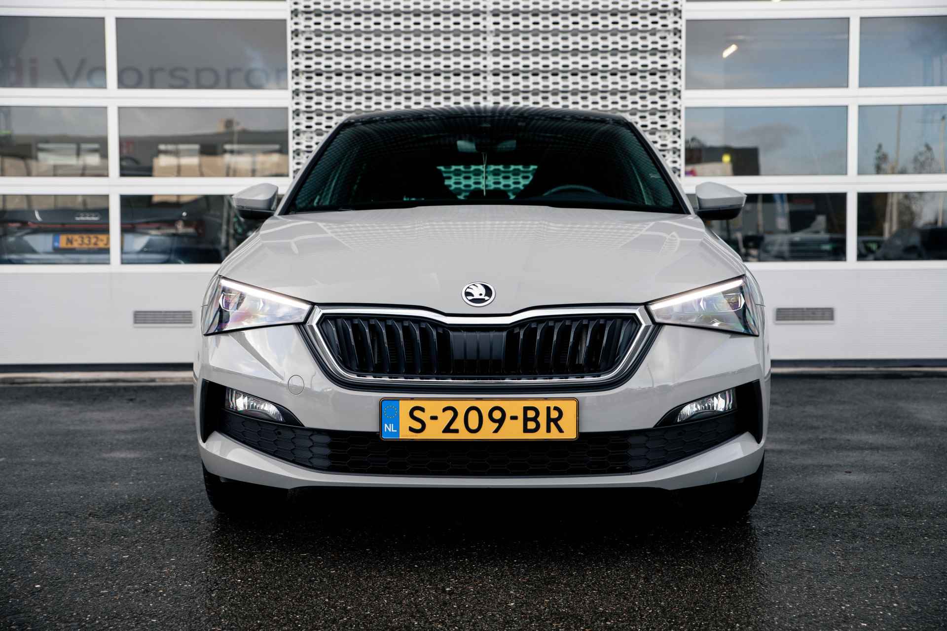 Škoda Scala Sport Business 1.0TSi 110pk | Panoramadak | Camera | Navigatie | 18" | Trekhaak - 4/35